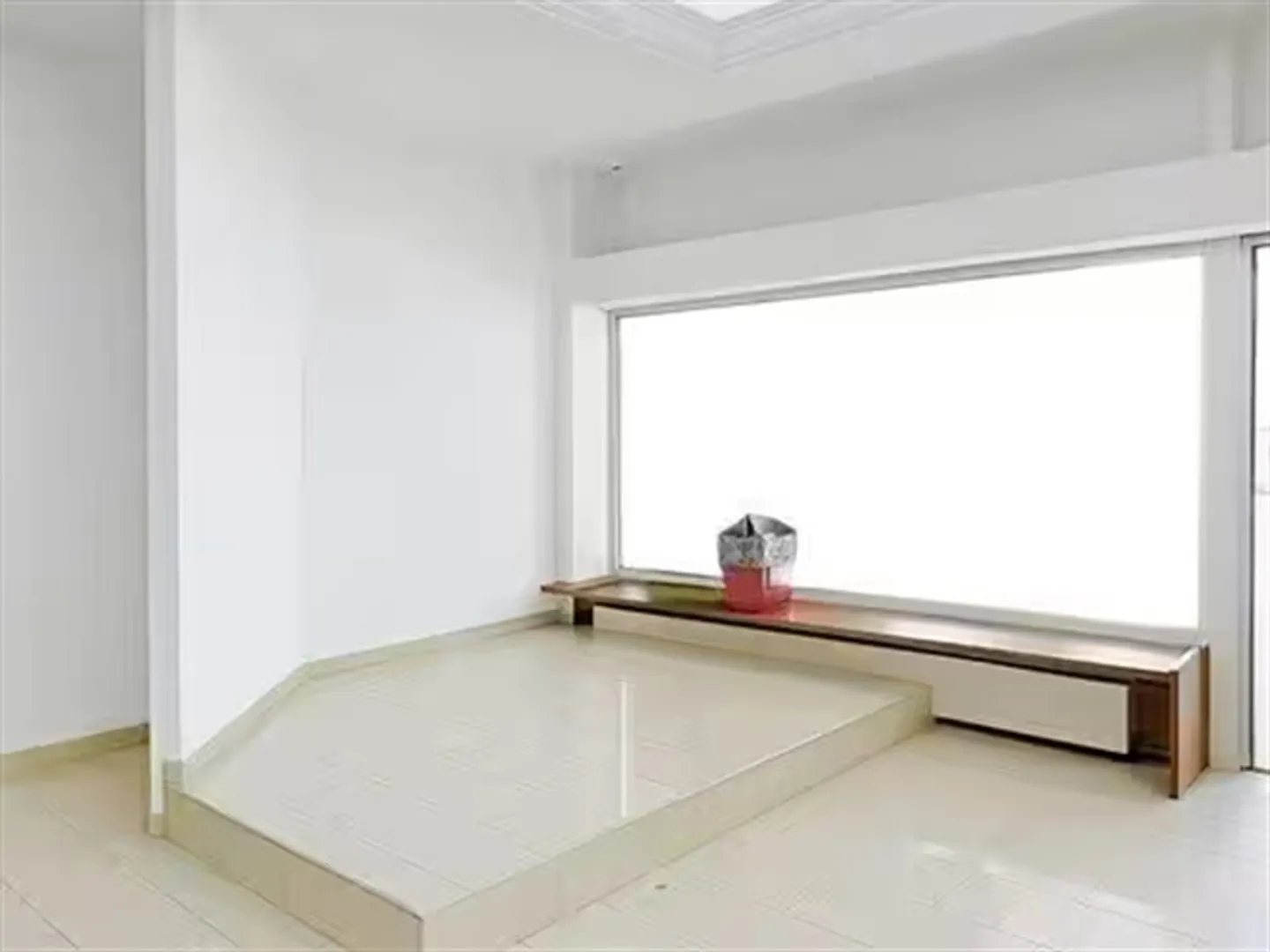 Vitrine pour magasin/à emporter dans une zone à fort trafic - Photo 2 sur 3