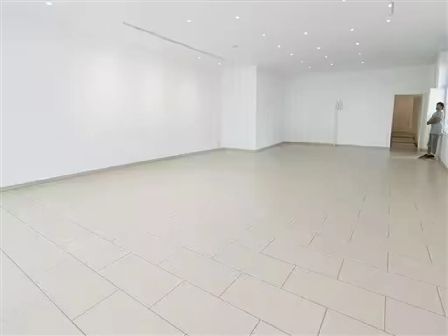 Vitrine pour magasin/à emporter dans une zone à fort trafic - Photo 3 sur 3