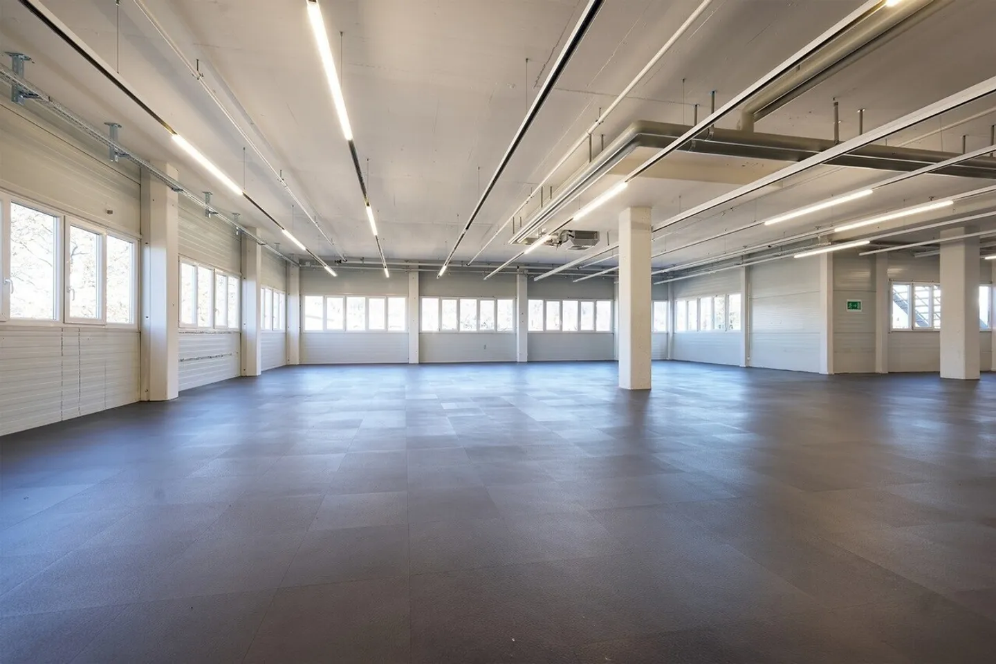 Servizio/Produzione con vista sul Castello di Thun / NESSUN CENTRO FITNESS - Foto 7 di 13