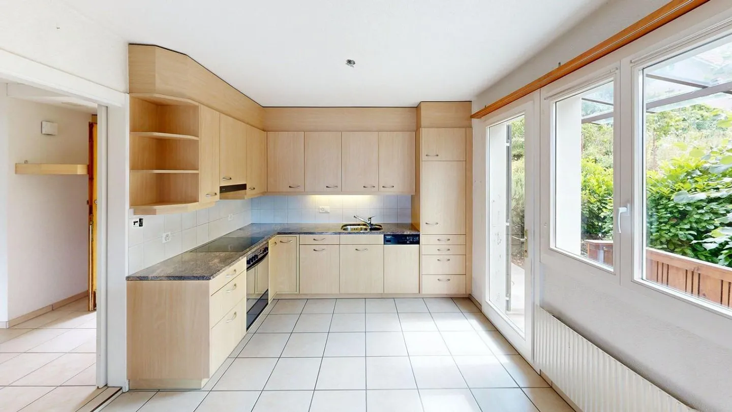 2½ Room Maisonette Apartment with Multipurpose Room (Ground Floor/Basement) in Hilterfingen... - Photo 4 of 13