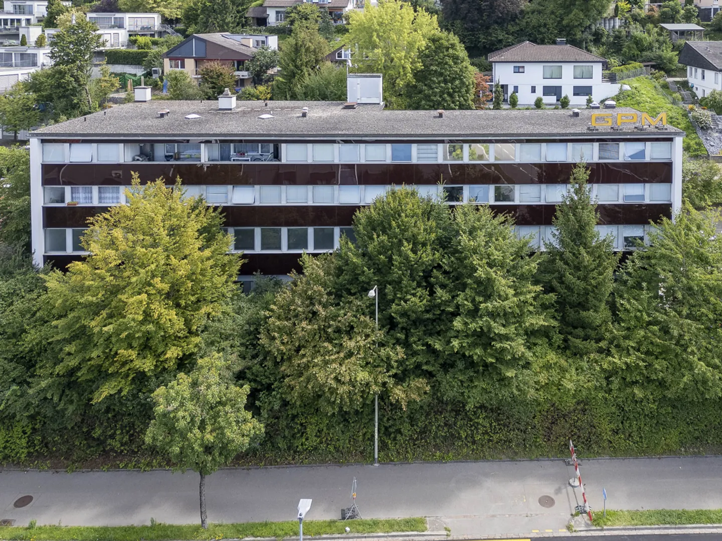 Residential/Commercial Building in Bachenbülach - Photo 2 of 8