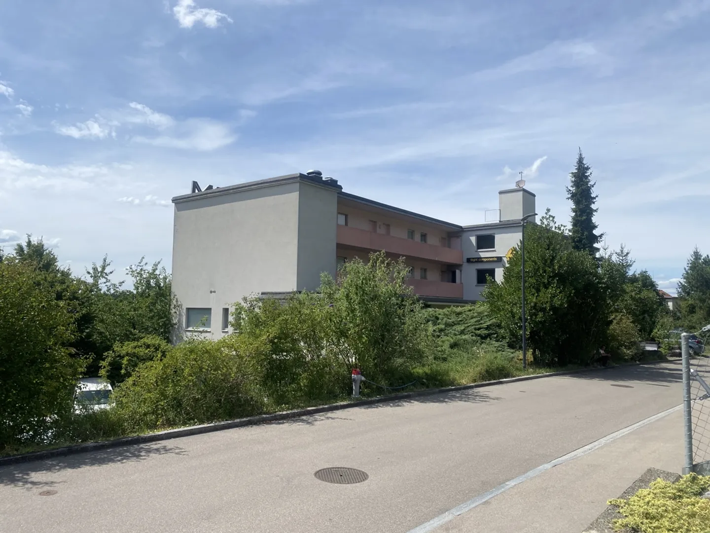 Residential/Commercial Building in Bachenbülach - Photo 3 of 8