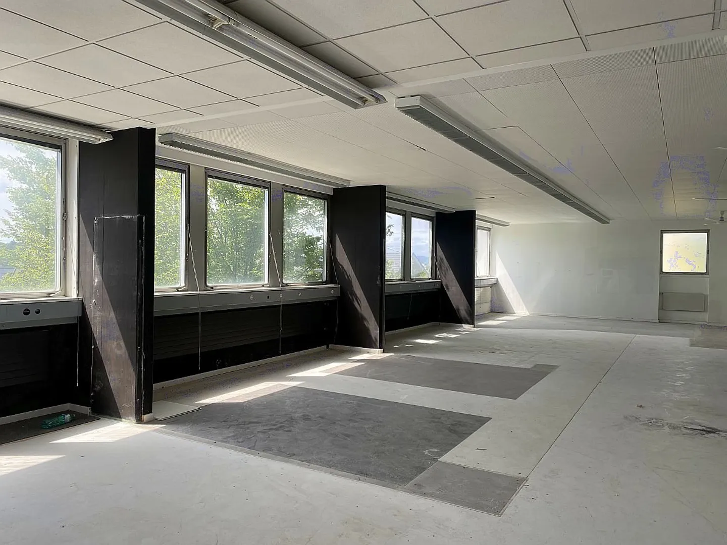 Residential/Commercial Building in Bachenbülach - Photo 4 of 8
