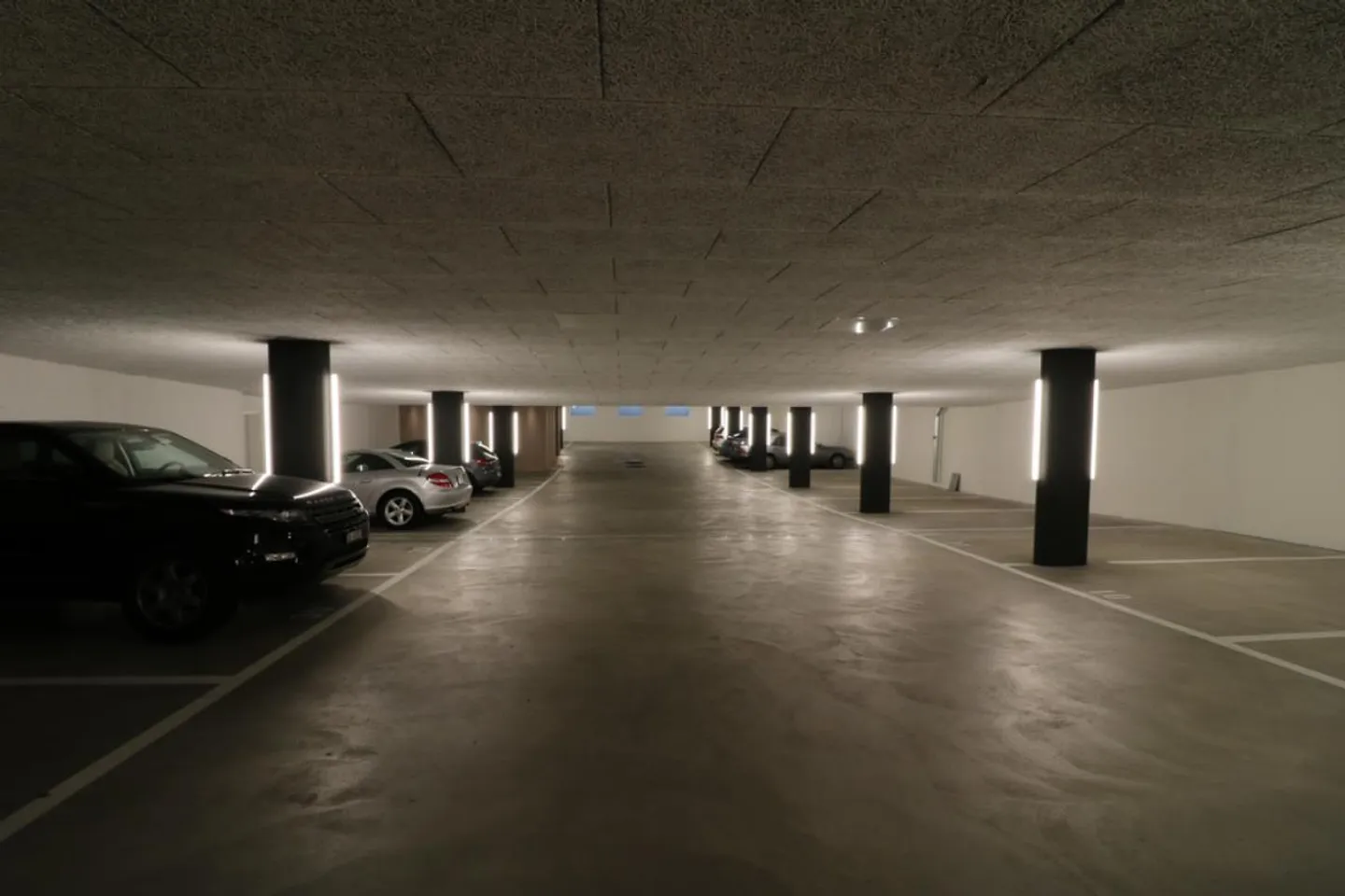 Place de stationnement central disponible ! - Photo 1 sur 1