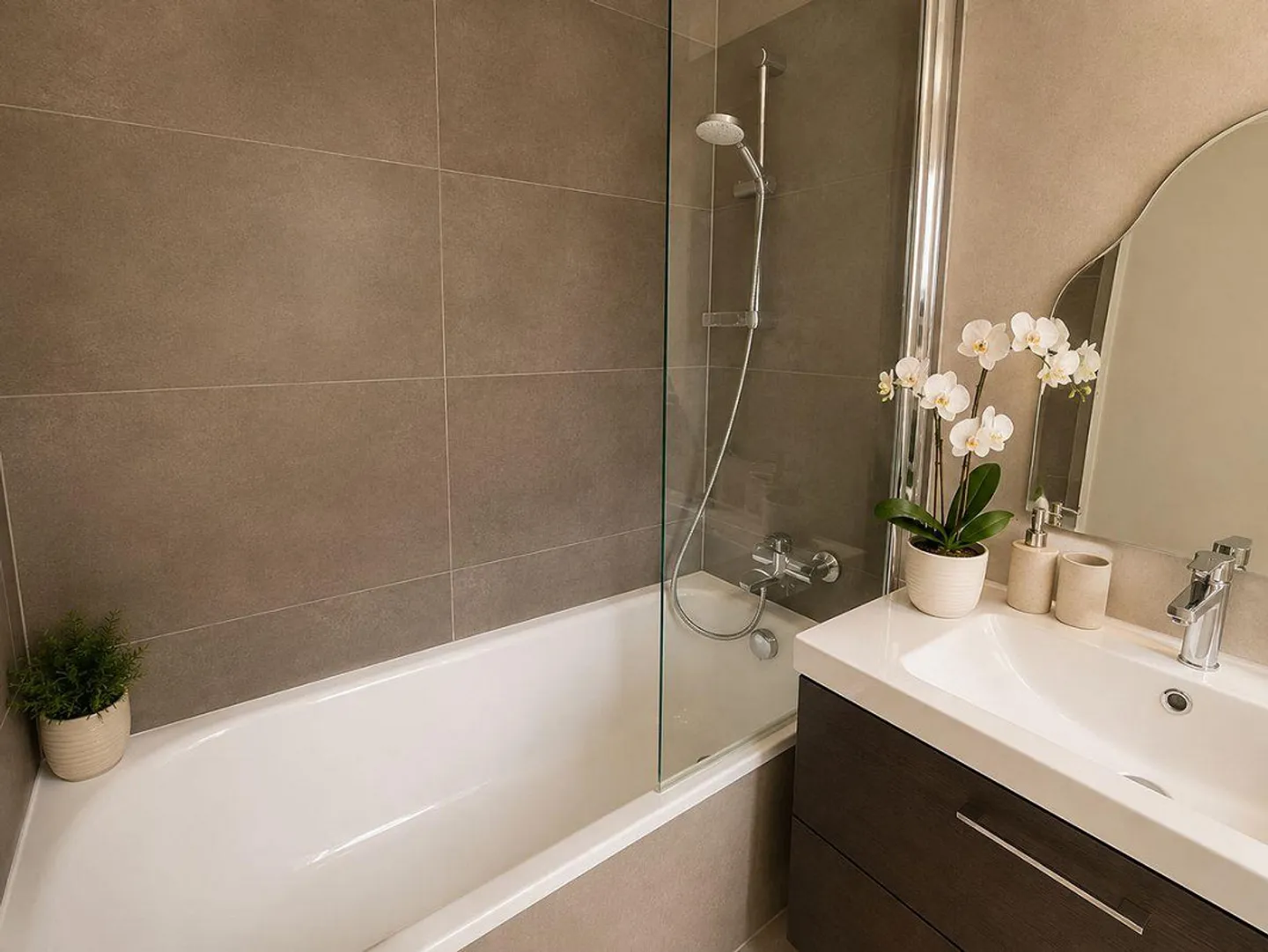 Charming 2.5 Room Apartment with Balcony in Montagnola - Photo 9 of 10
