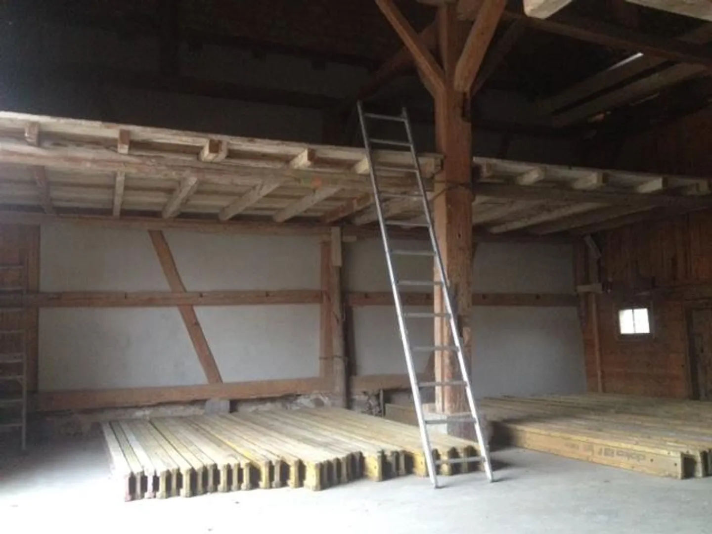 Barn for storage and commercial space - Photo 2 of 10