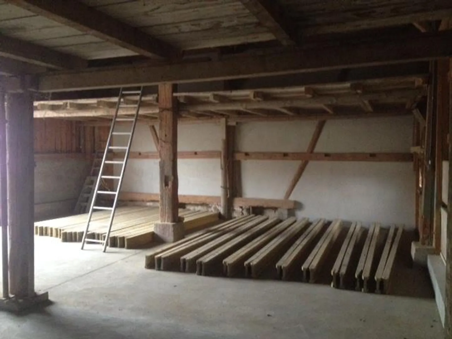 Barn for storage and commercial space - Photo 3 of 10