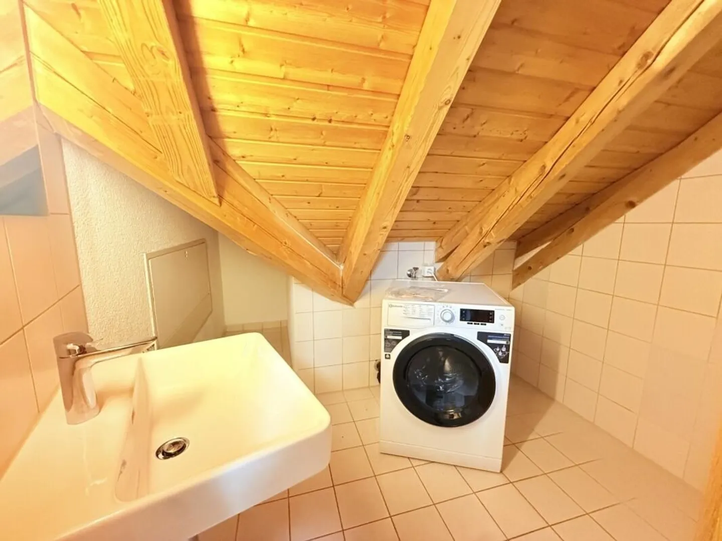 A CHARMING HOME - Photo 7 of 10