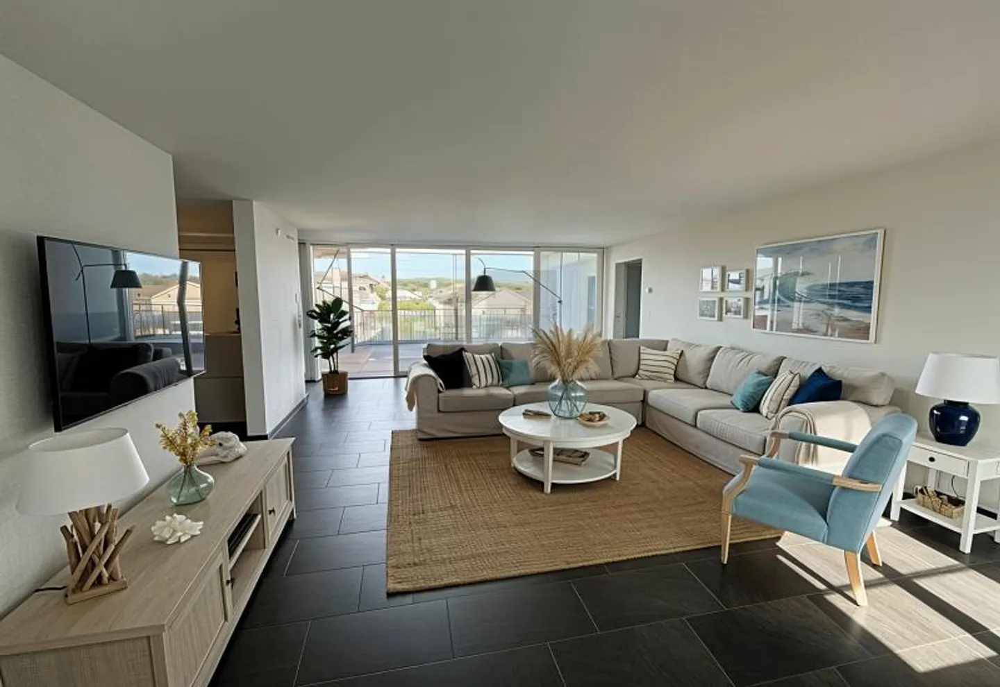 HIGH QUALITY & STYLISH - WITH SUNNY BALCONY! - Photo 2 of 6
