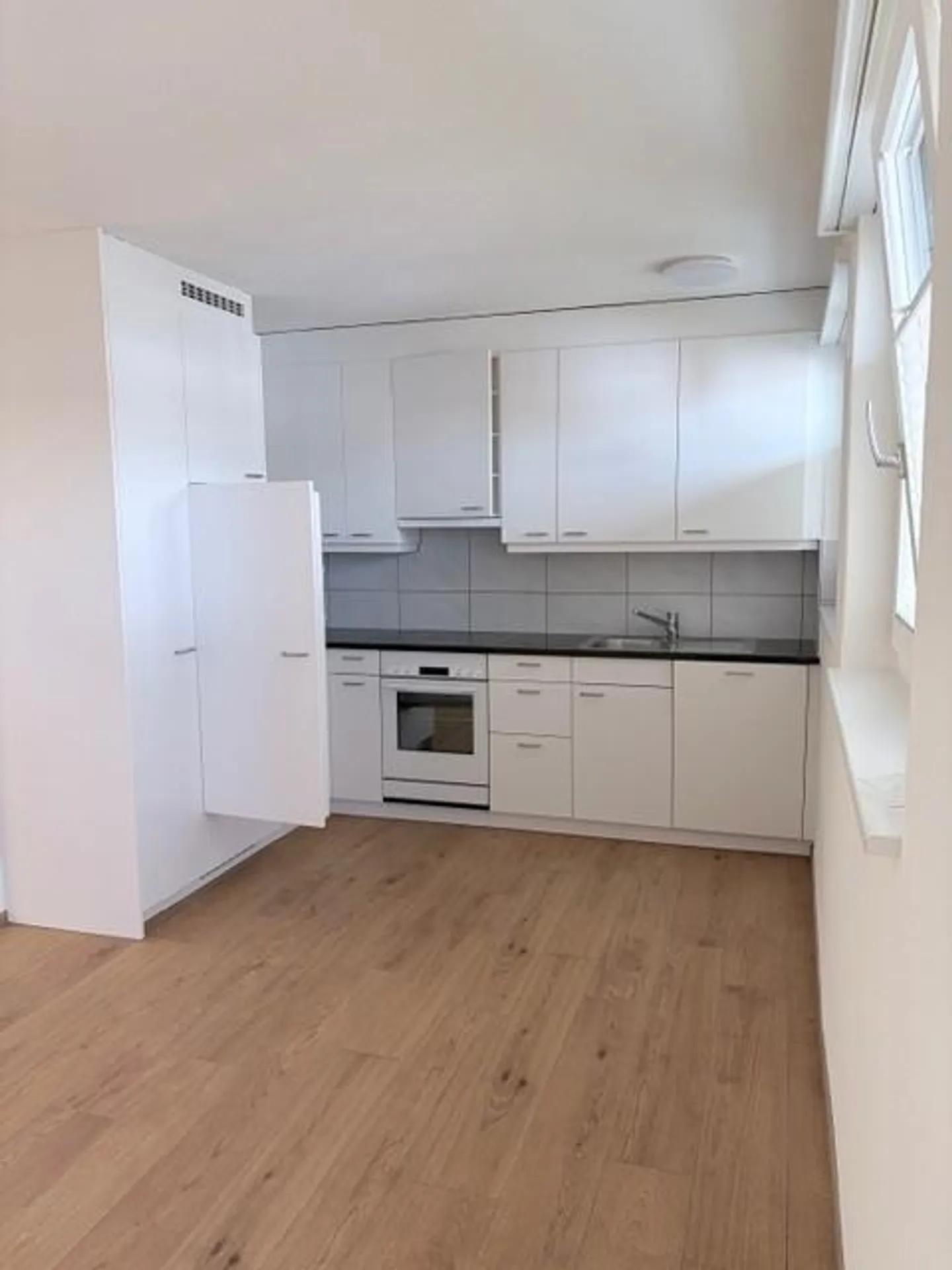 Cozy 3.5-room apartment on the raised ground floor with balcony - Photo 2 of 10