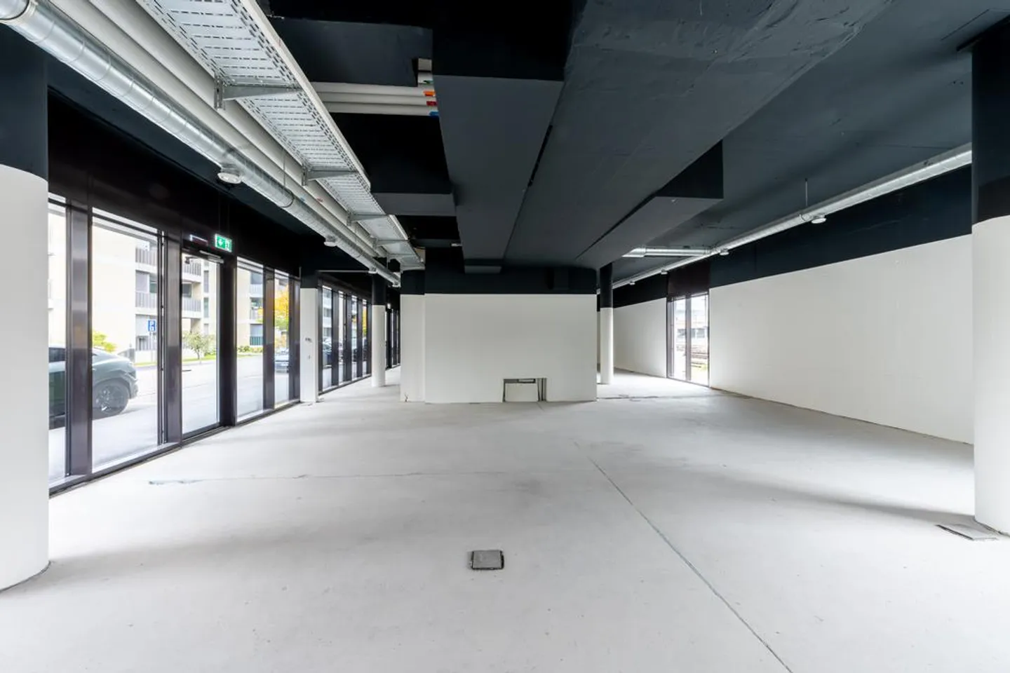 Spazio commerciale/ufficio da 103m2 a 230m2 in affitto direttamente alla stazione ferroviaria - Foto 1 di 10