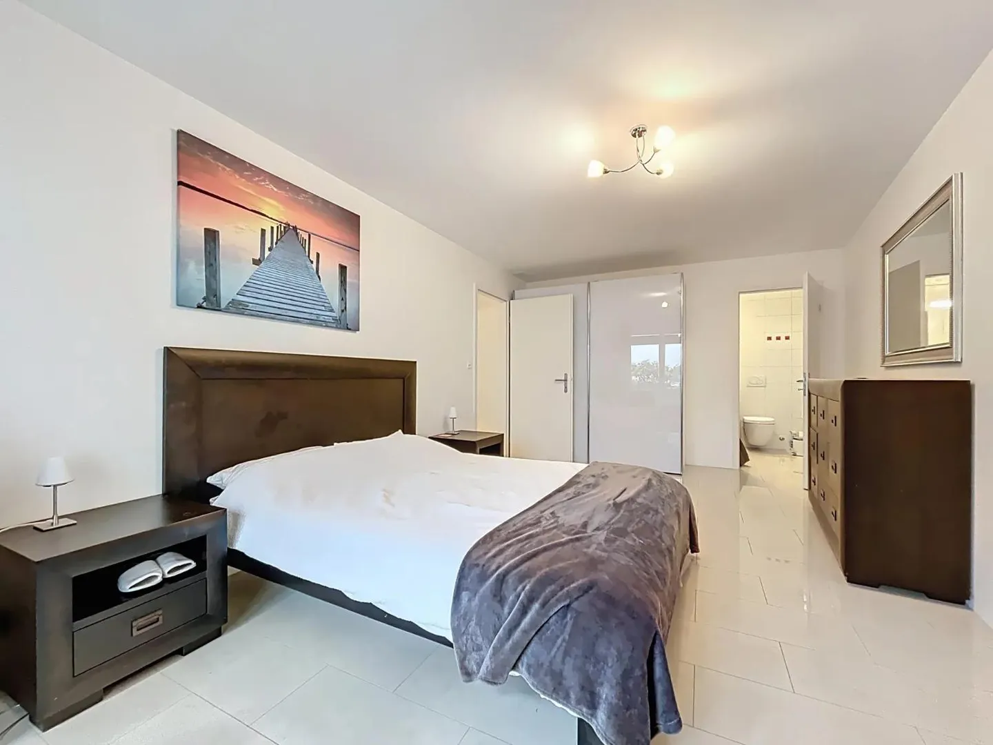 Appartement spacieux de 4,5 pièces dans une résidence moderne avec balcon et terrasse - Photo 6 sur 11
