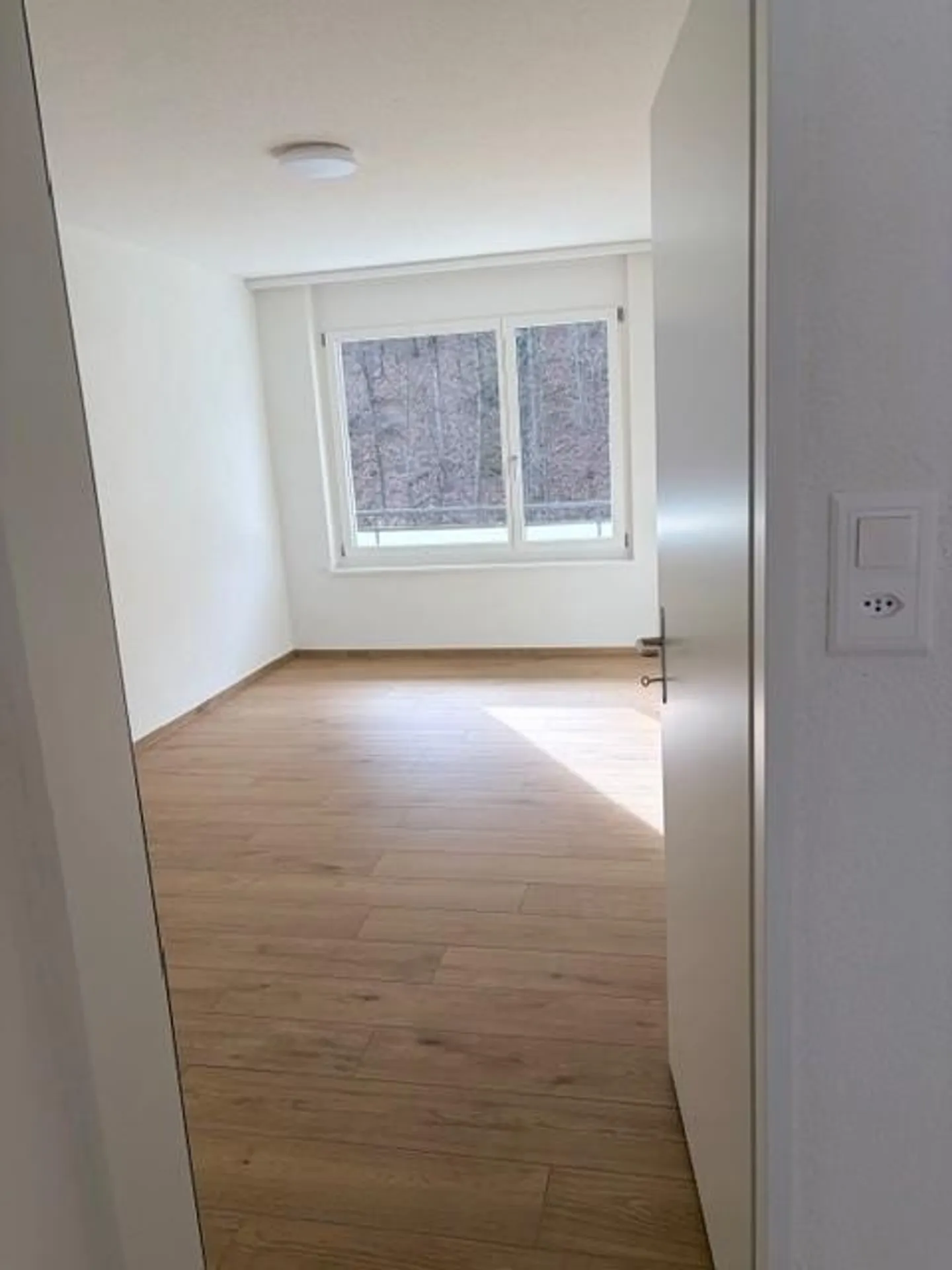 Cozy 3.5-room apartment on the raised ground floor with balcony - Photo 7 of 10