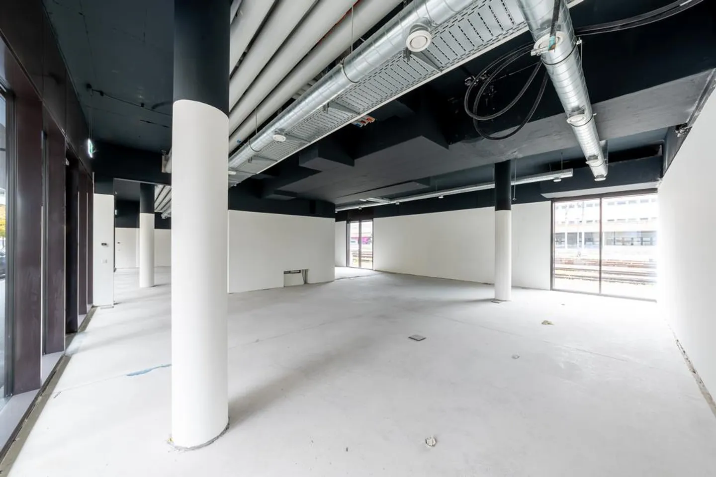 Spazio commerciale/ufficio da 103m2 a 230m2 in affitto direttamente alla stazione ferroviaria - Foto 6 di 10