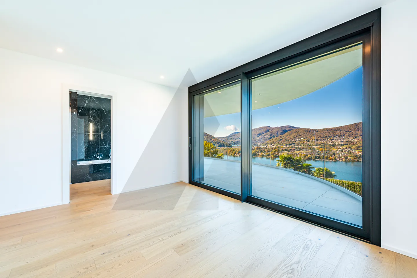 APPARTEMENT ÉLÉGANT AVEC VUE SUR LE LAC À MONTAGNOLA - Photo 10 sur 14