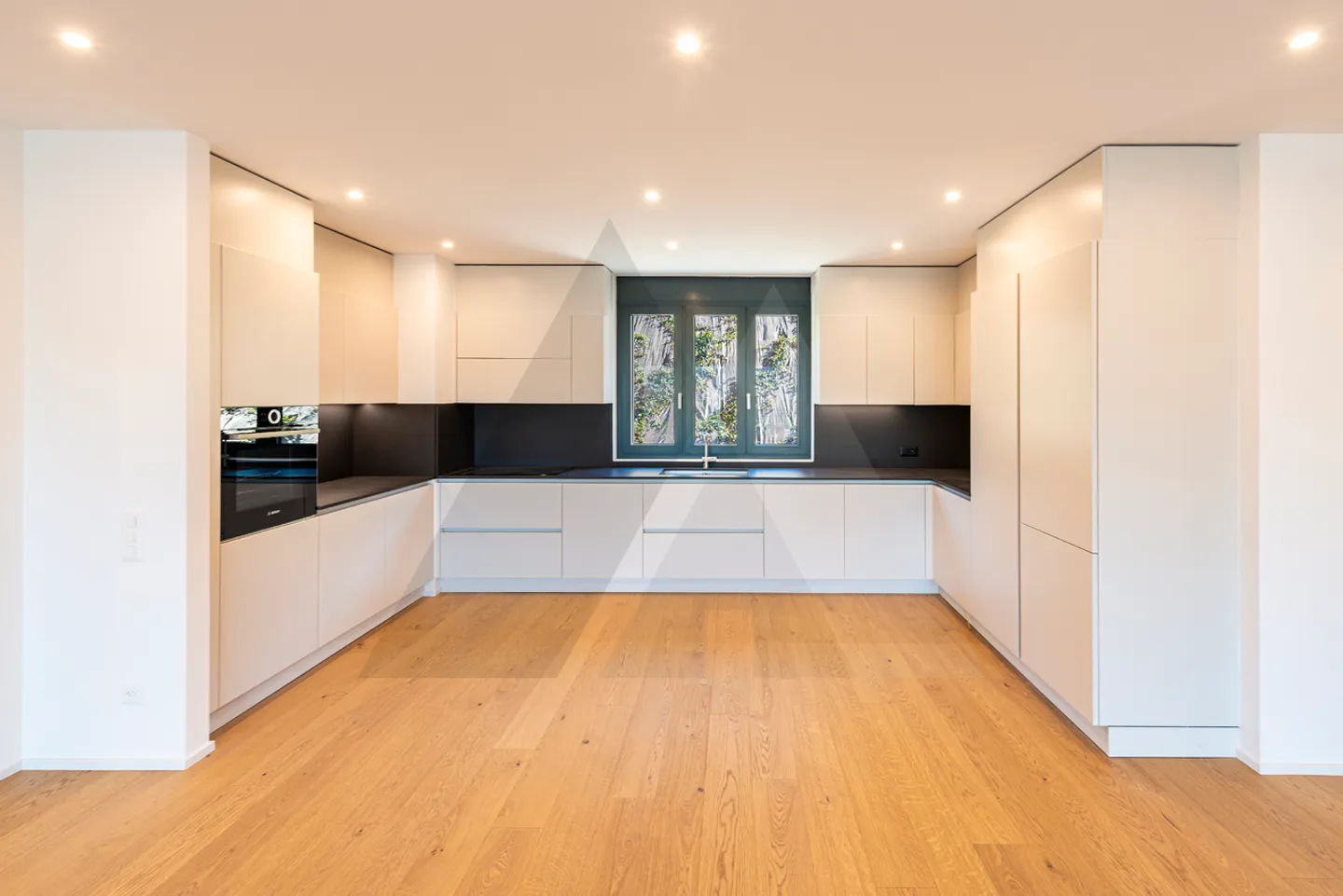 APPARTEMENT ÉLÉGANT AVEC VUE SUR LE LAC À MONTAGNOLA - Photo 7 sur 14