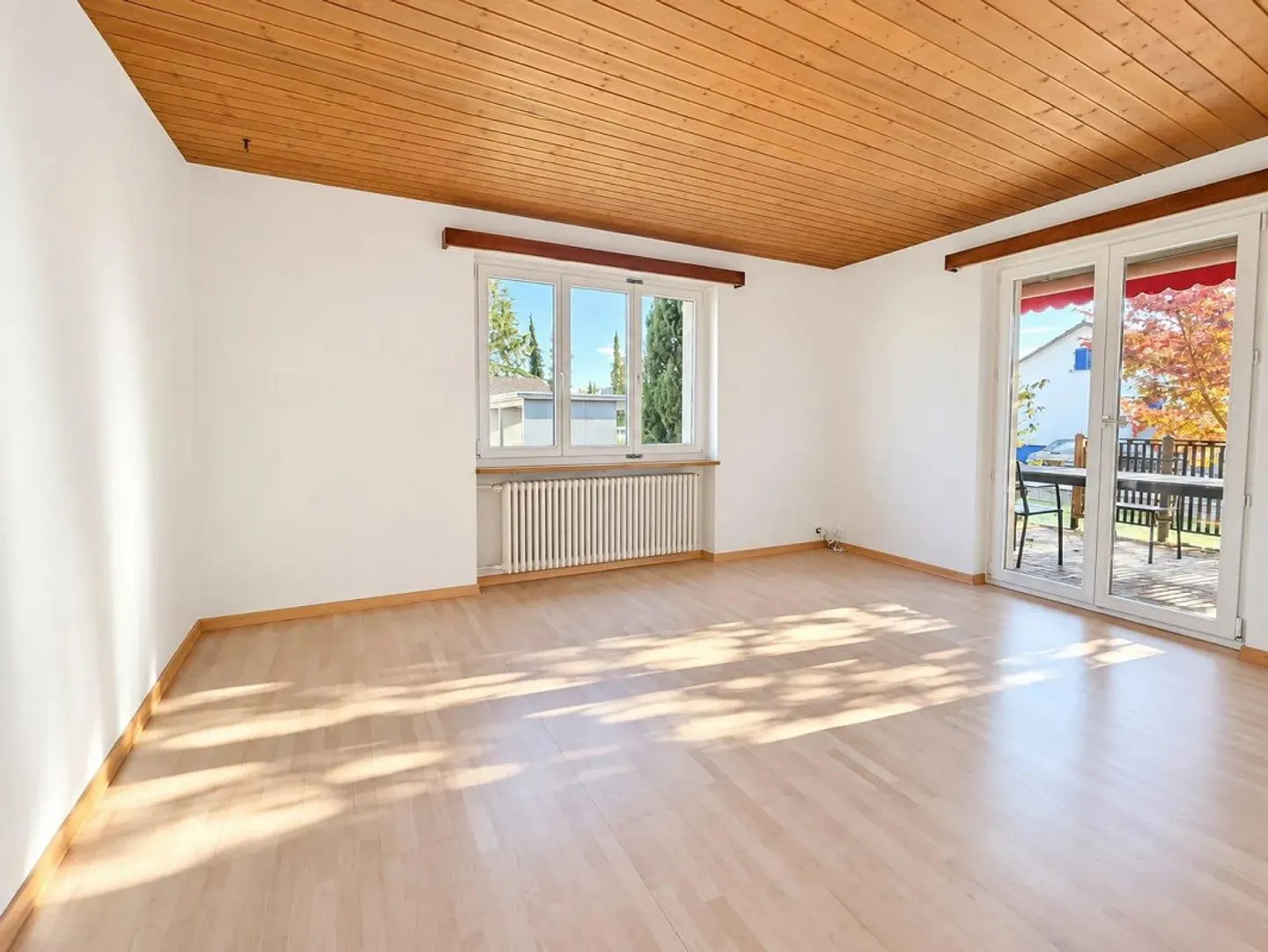 Affascinante casa unifamiliare di 5,5 stanze con grande giardino a Buchs AG - Foto 4 di 13