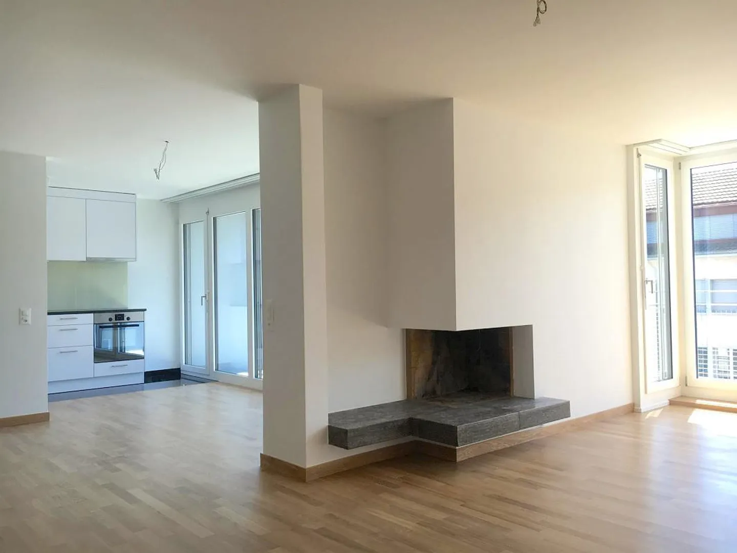 Appartement en loft de 2,5 pièces avec balcon et cheminée - Photo 1 sur 9