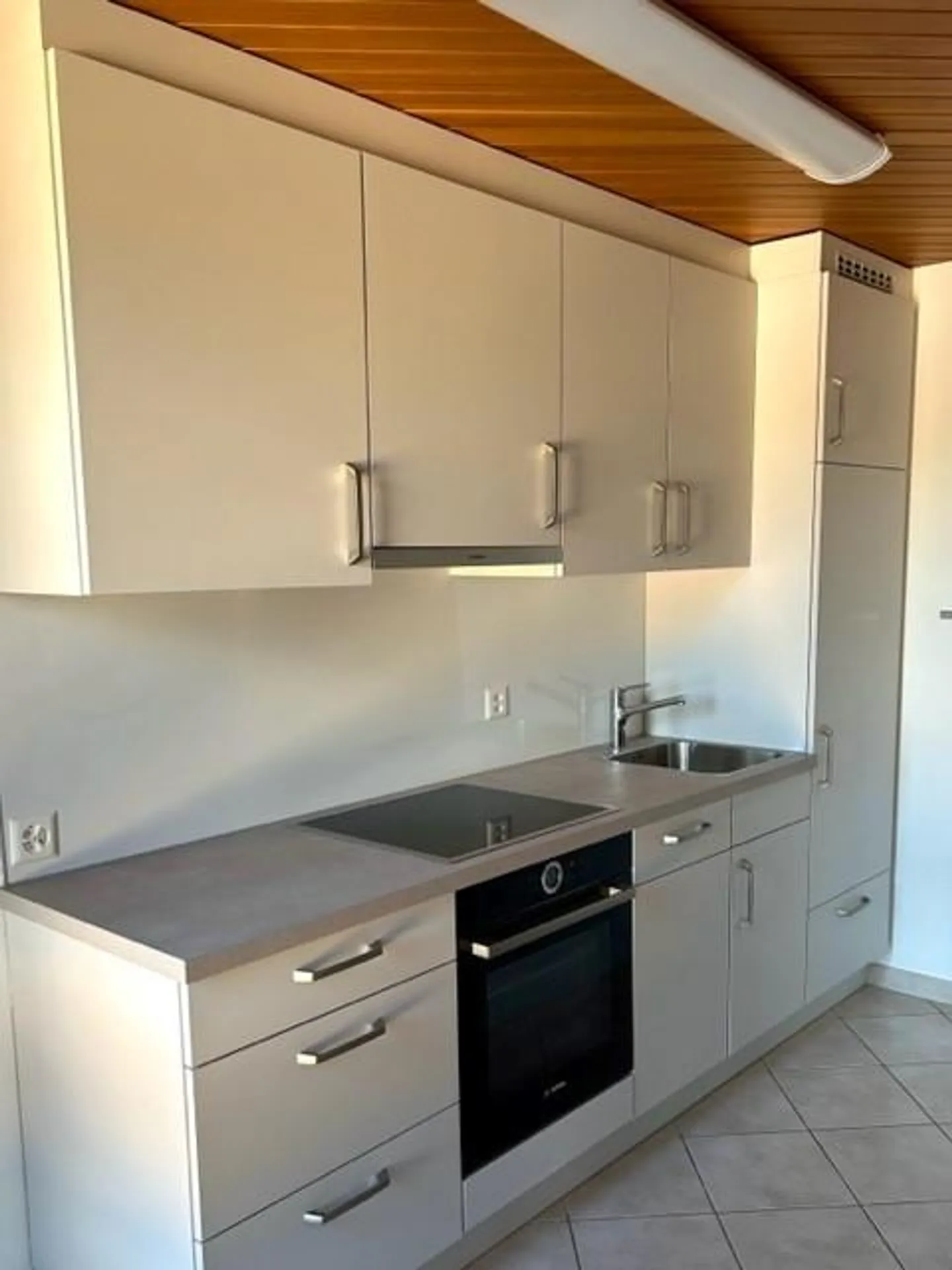 Studio di 2 stanze completamente ristrutturato - Foto 1 di 7