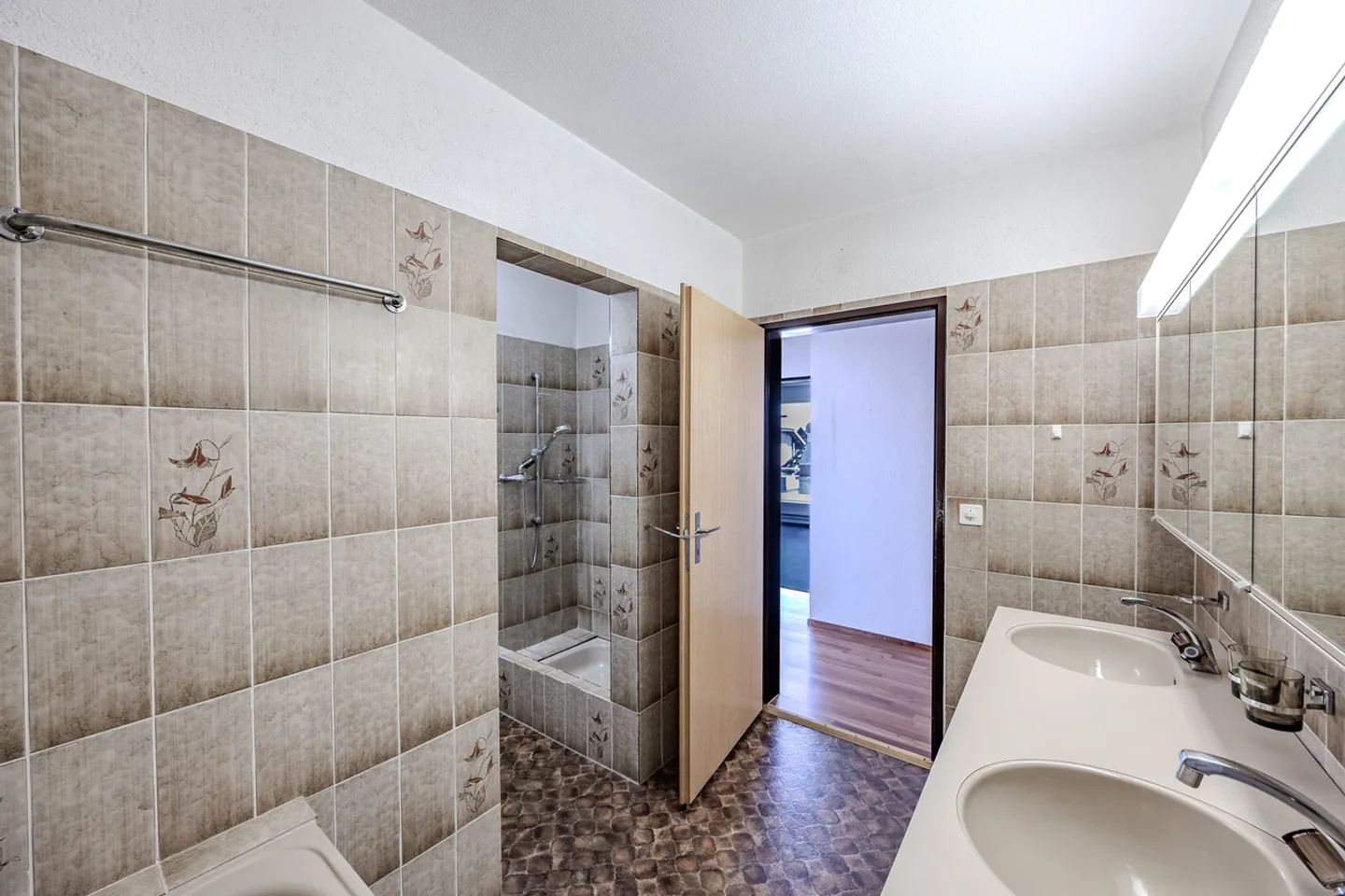 Tanto spazio su un livello: Casa a terrazza con potenziale - Foto 6 di 8