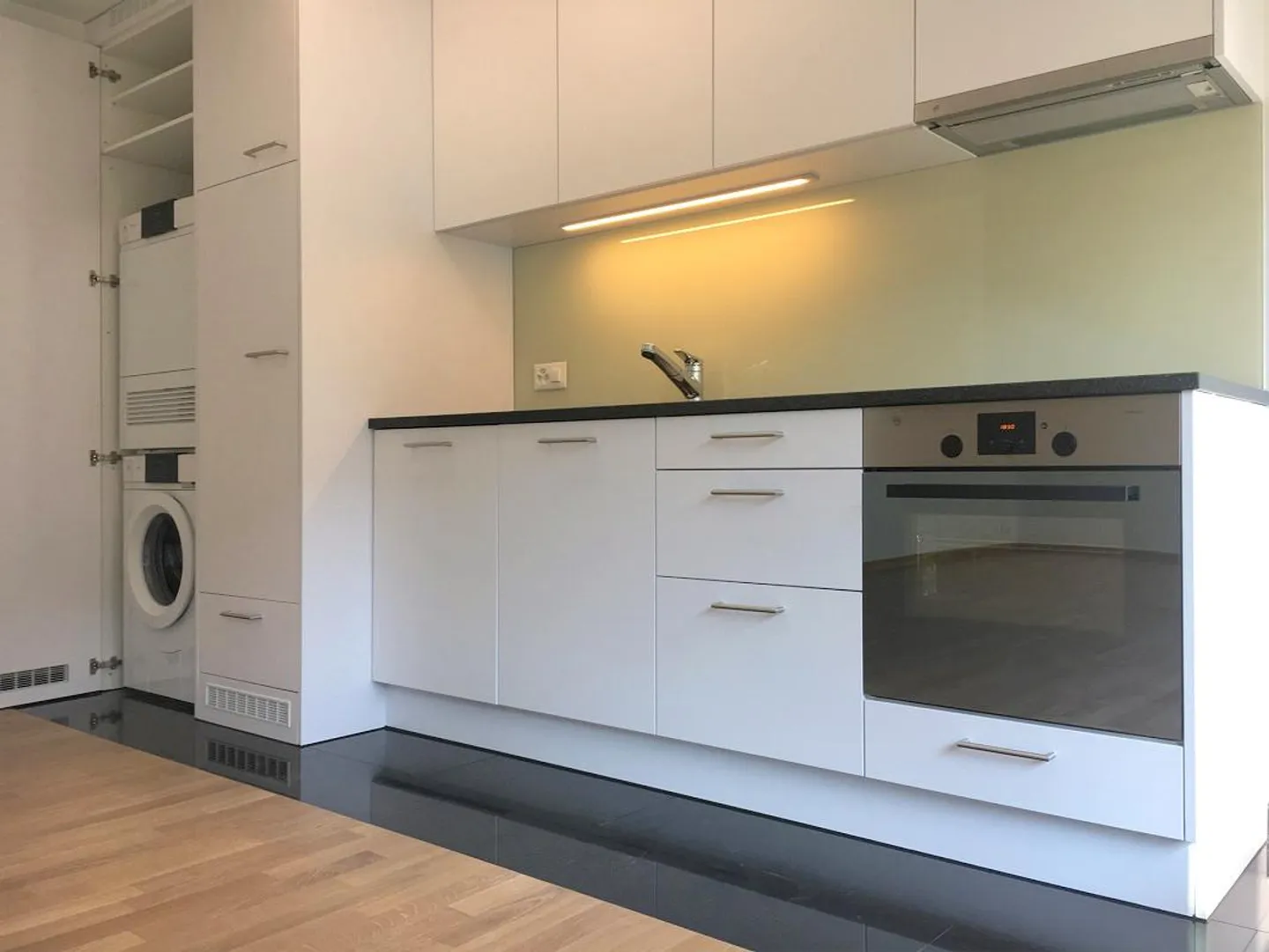 Appartement en loft de 2,5 pièces avec balcon et cheminée - Photo 2 sur 9