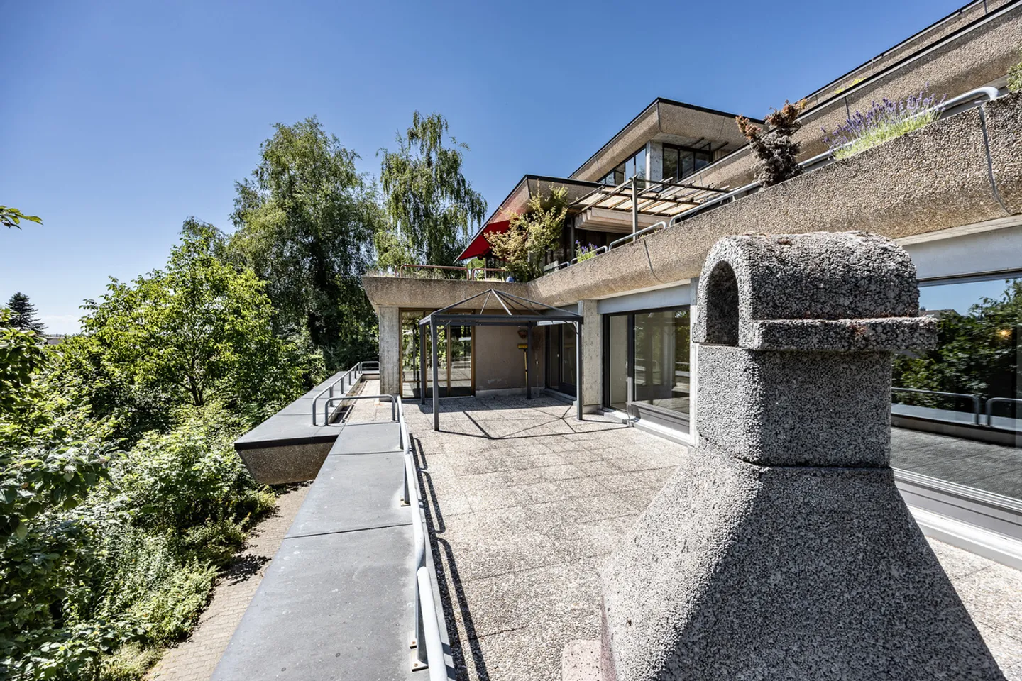 Tanto spazio su un livello: Casa a terrazza con potenziale - Foto 2 di 8
