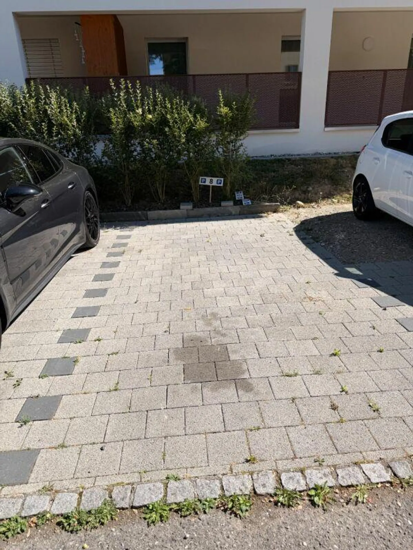 Place de parking central à louer - Photo 1 sur 2