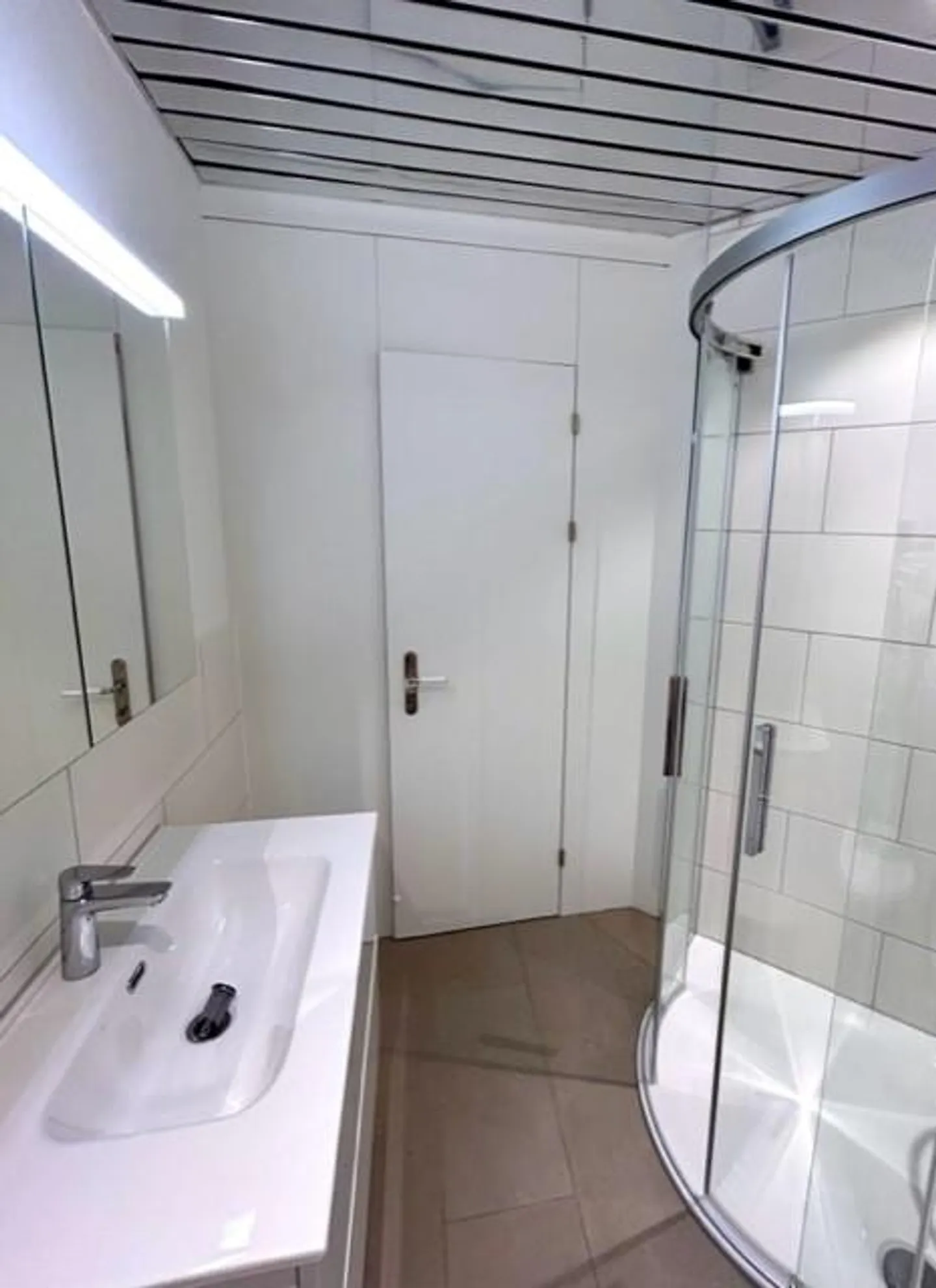 Studio di 2 stanze completamente ristrutturato - Foto 3 di 7