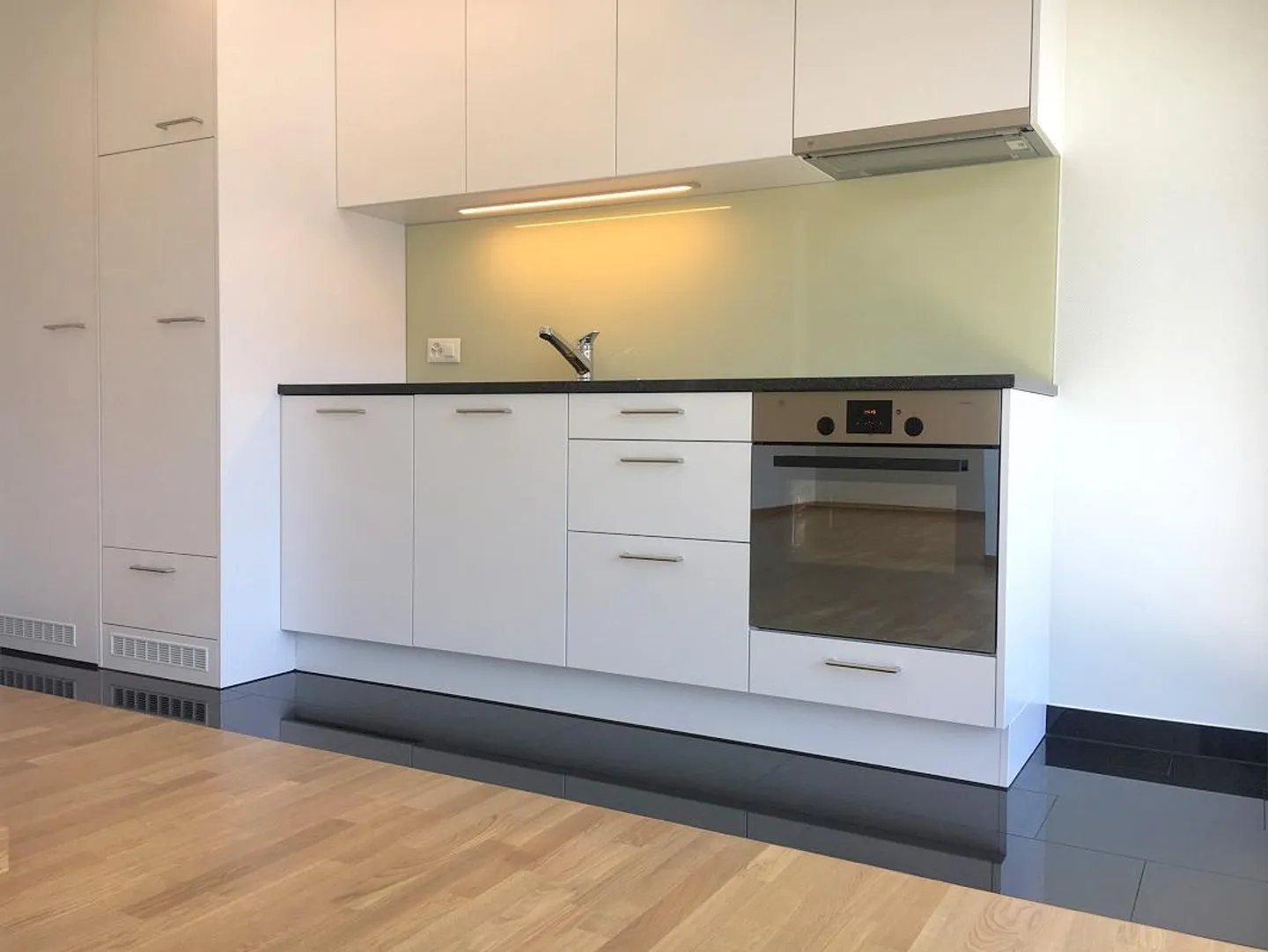 Appartement en loft de 2,5 pièces avec balcon et cheminée - Photo 3 sur 9
