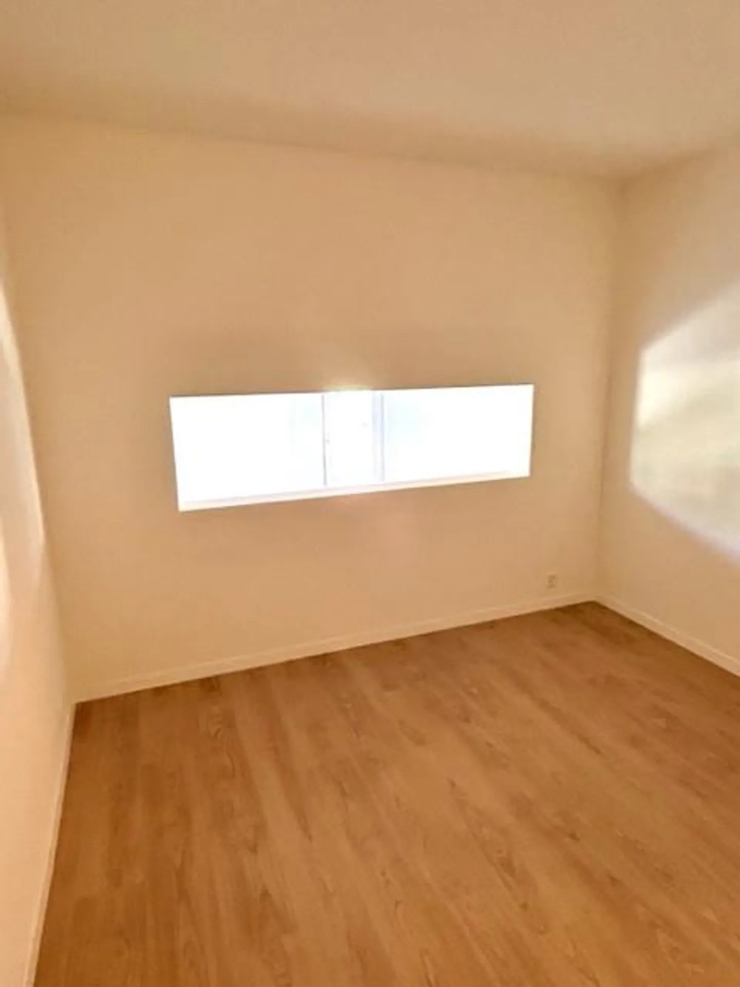 Studio di 2 stanze completamente ristrutturato - Foto 6 di 7