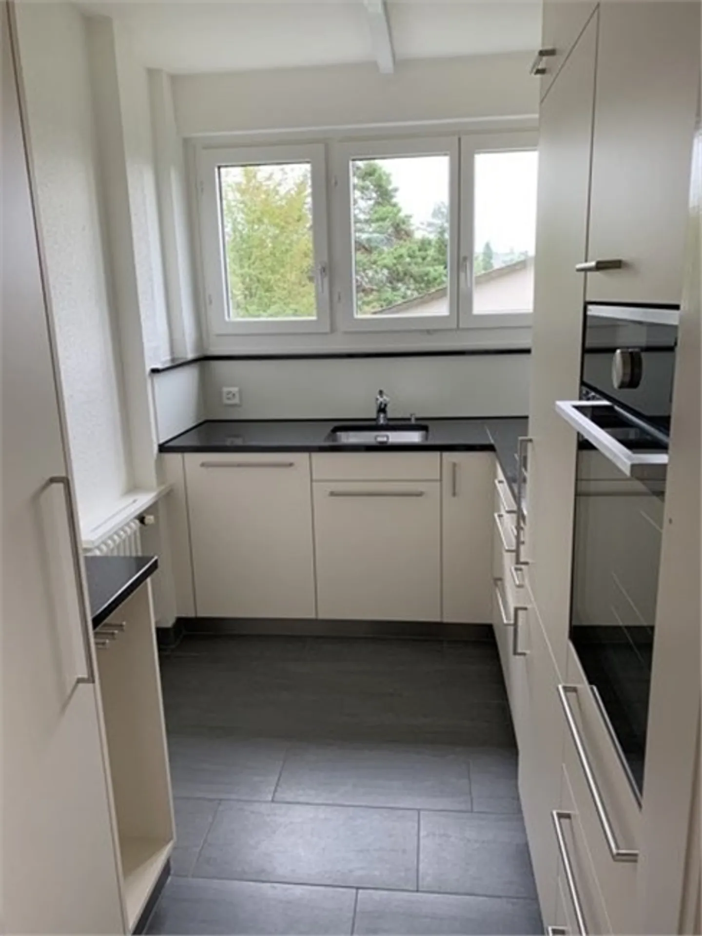 Apartment for rent - Photo 3 of 12