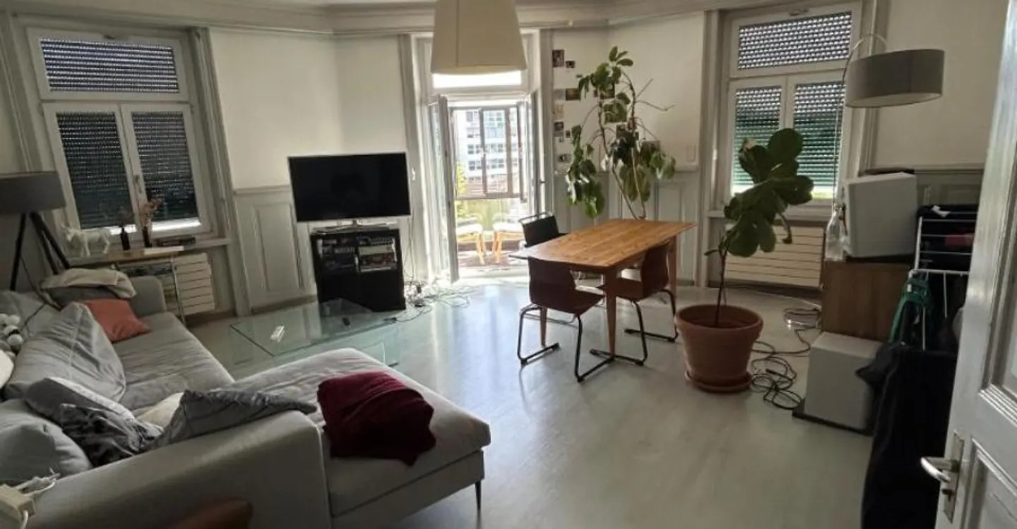 Spacious apartment directly at Dornacherplatz is looking for you. - Photo 2 of 8