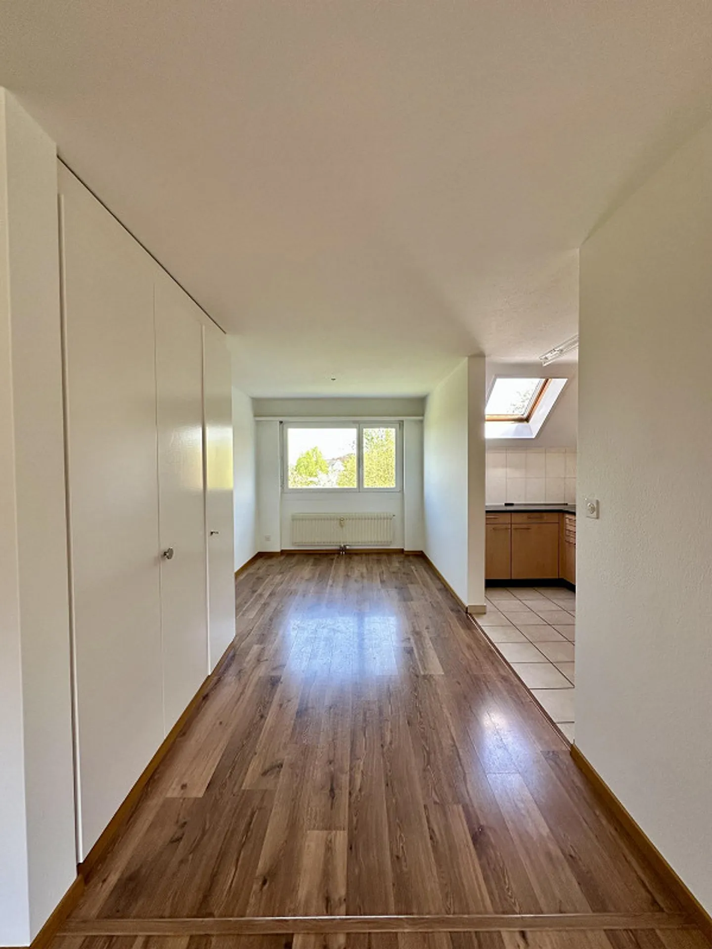 Bright apartment with balcony and shared garden - Photo 3 of 15