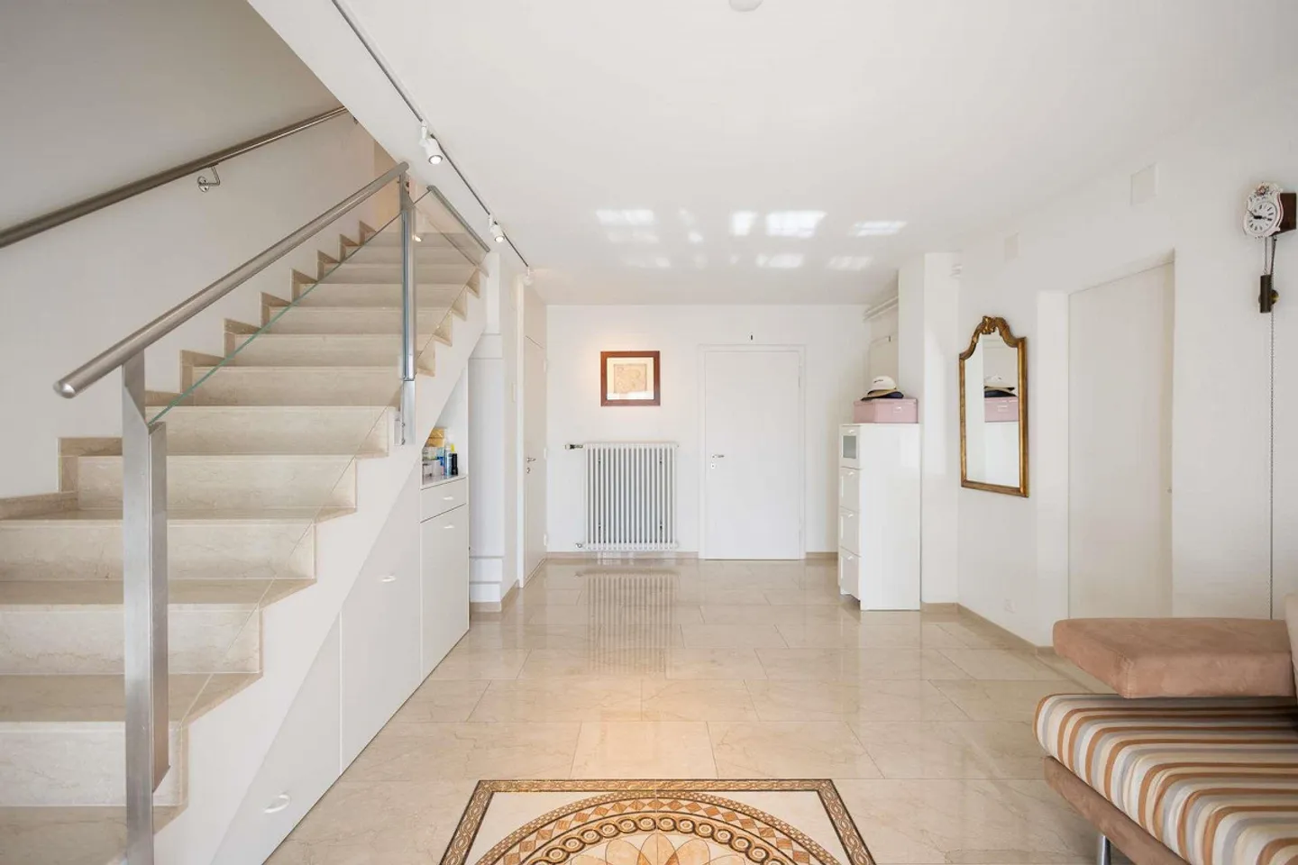 Exklusive freistehende Familiehaus - Foto 3 von 15