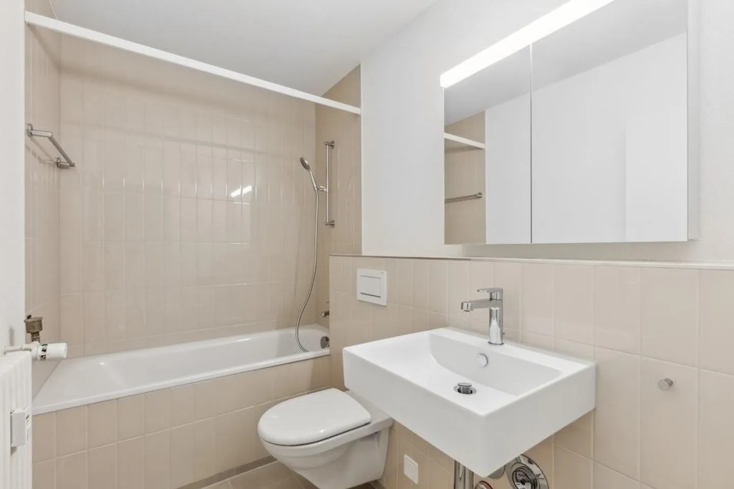 AFFITTARE SENZA DEPOSITO - Appartamento ristrutturato con terrazza - Foto 3 di 8