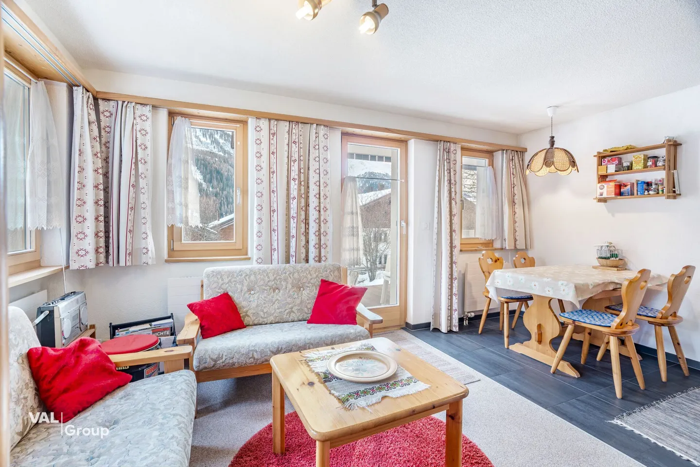 Appartamento vacanze compatto in una posizione privilegiata - sole, tranquillità e panorama montano - Foto 2 di 12