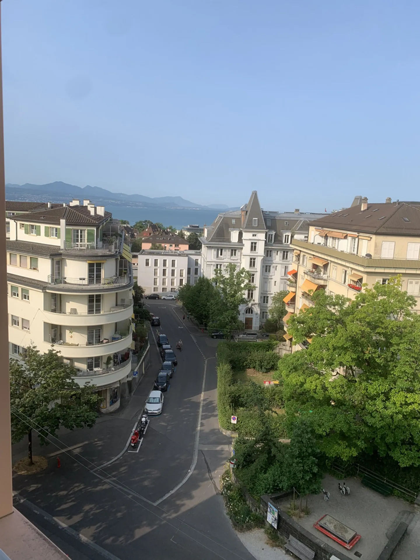 Charming studio located under the Lausanne train station - Photo 3 of 5