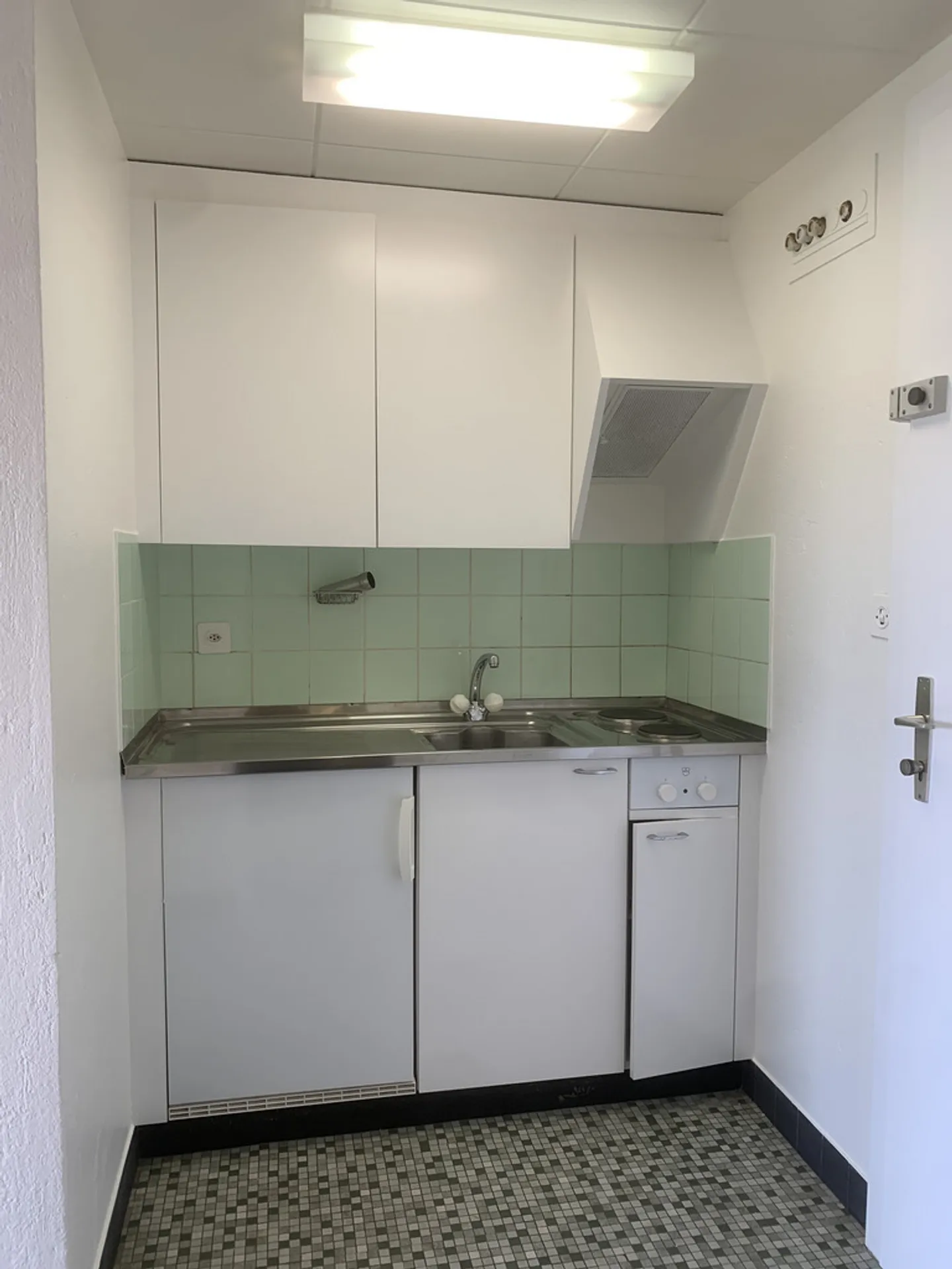 Charming studio located under the Lausanne train station - Photo 4 of 5