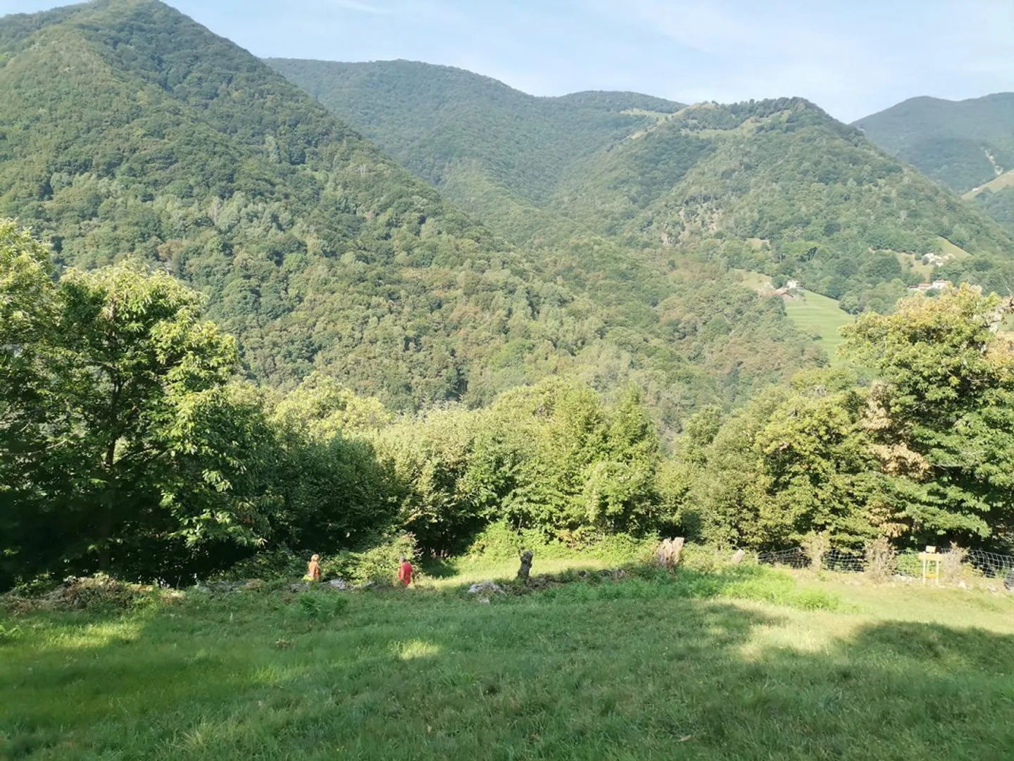 Terrain constructible zone R2 / Terrain de construction zone R3 - Photo 3 sur 8