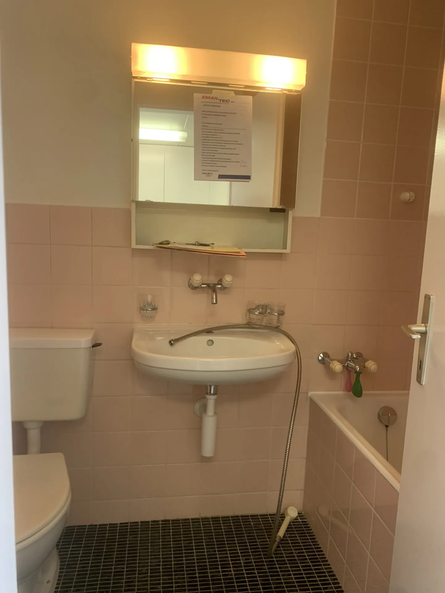 Charming studio located under the Lausanne train station - Photo 5 of 5