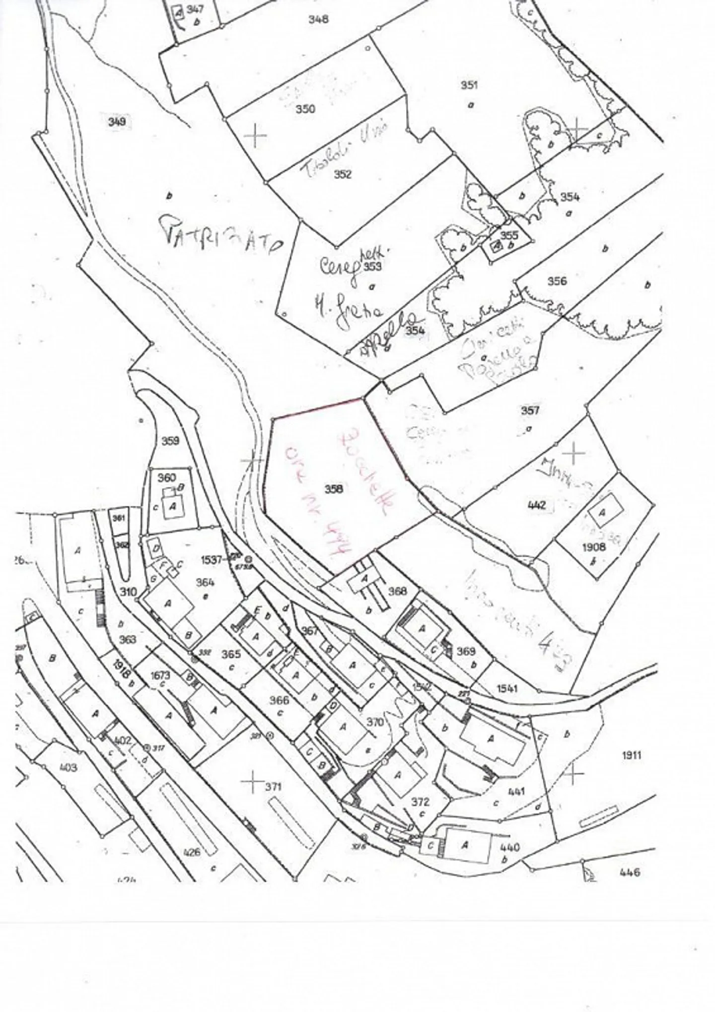 Terrain constructible zone R2 / Terrain de construction zone R3 - Photo 7 sur 8