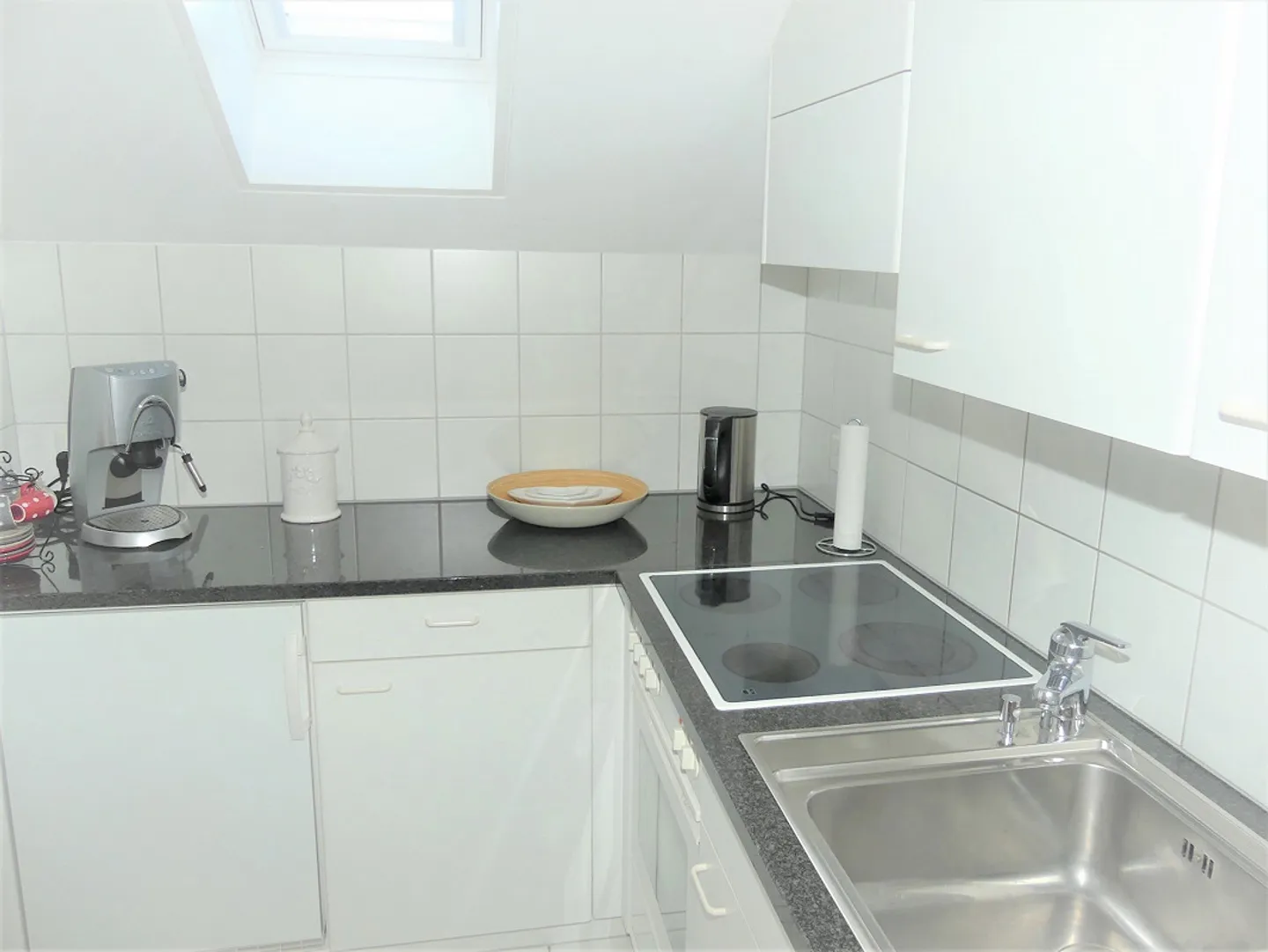 heimelige 2 Zimmer-Dachwohnung nähe Drei Weieren - Foto 2 von 10