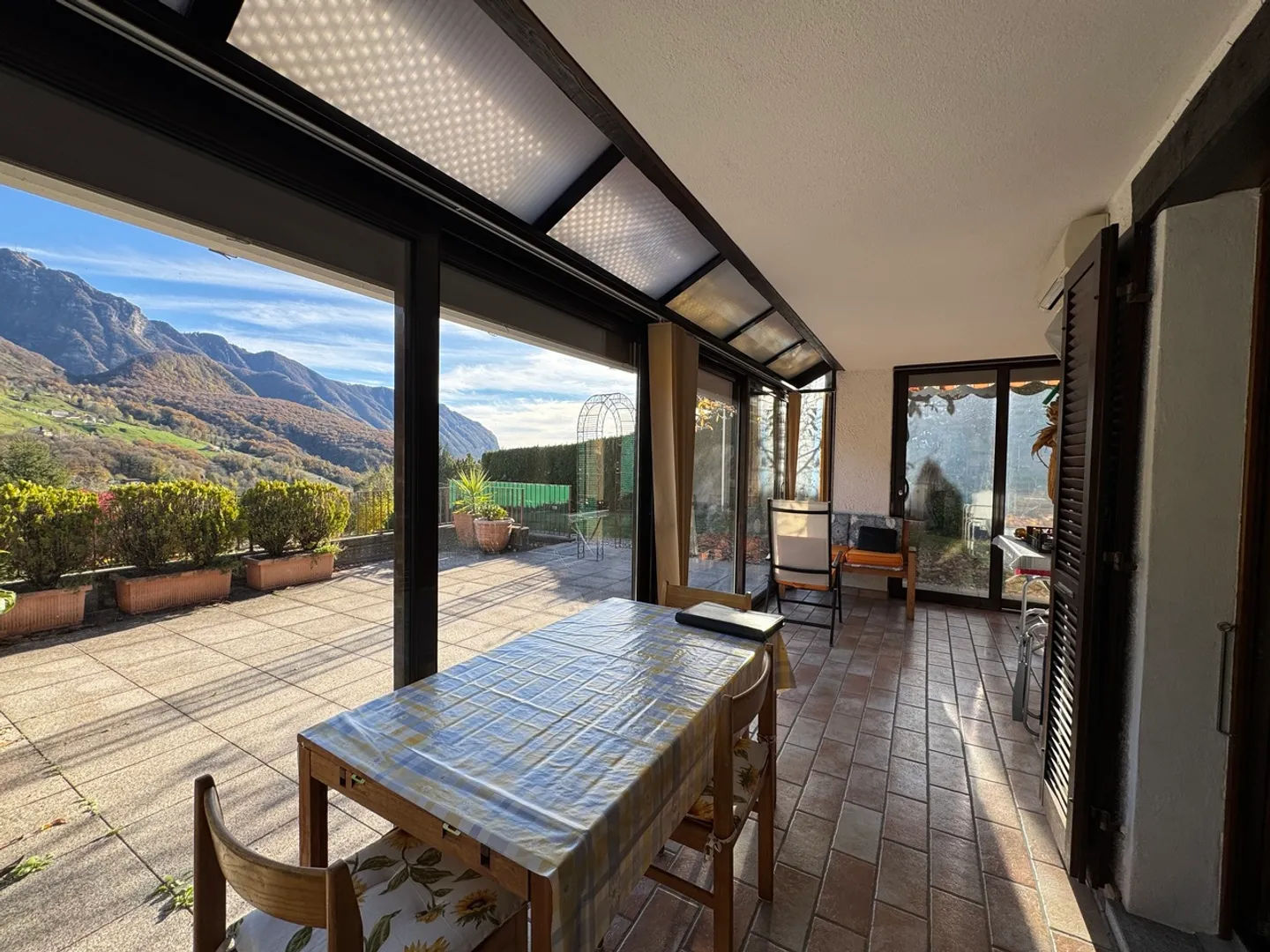 Parte di una casa bifamiliare con vista spettacolare - Foto 12 di 13