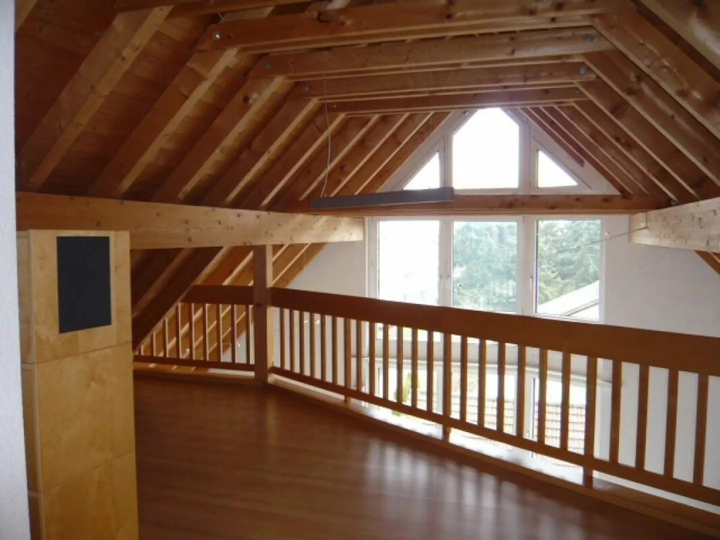 Light-flooded 4.5 room attic apartment - Photo 5 of 11