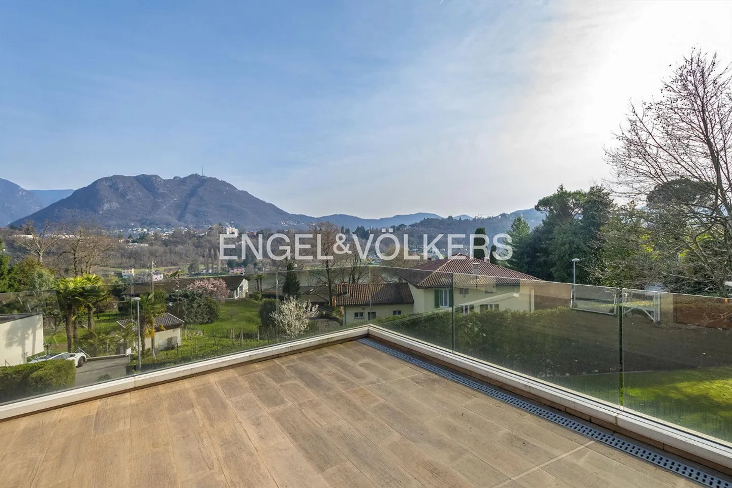 Oasi di tranquillità: Villa ristrutturata con ampi spazi e giardino - Foto 9 di 16