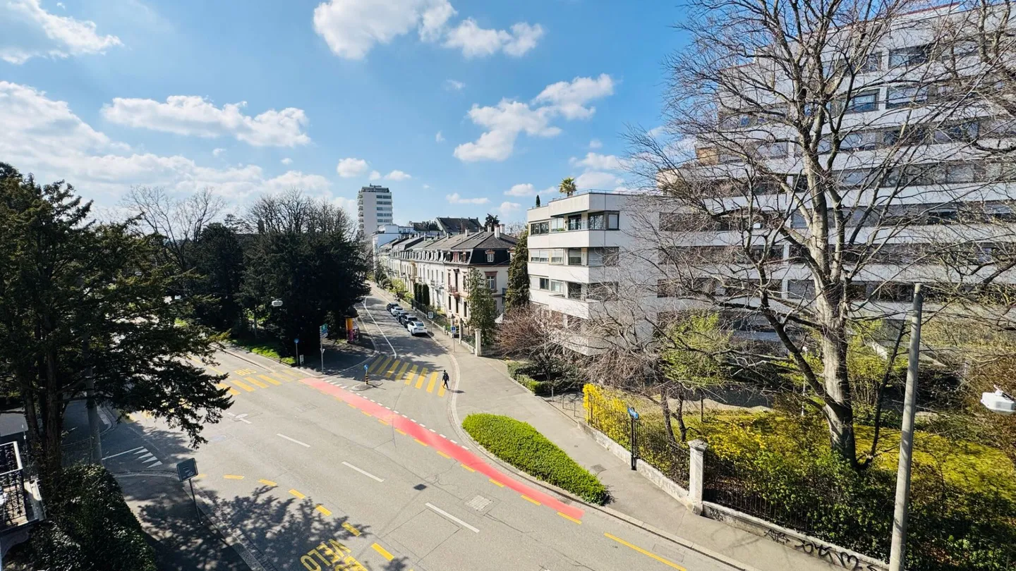 Completely renovated 4.5-room apartment with 2 bathrooms, 2 balconies and XXL underground parking space - directly at Schützenmattpark - Photo 12 of 15