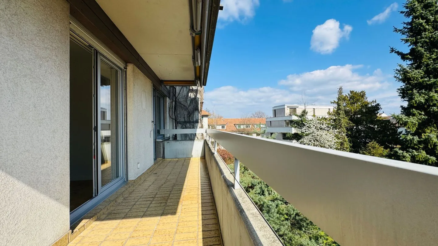 Completely renovated 4.5-room apartment with 2 bathrooms, 2 balconies and XXL underground parking space - directly at Schützenmattpark - Photo 15 of 15