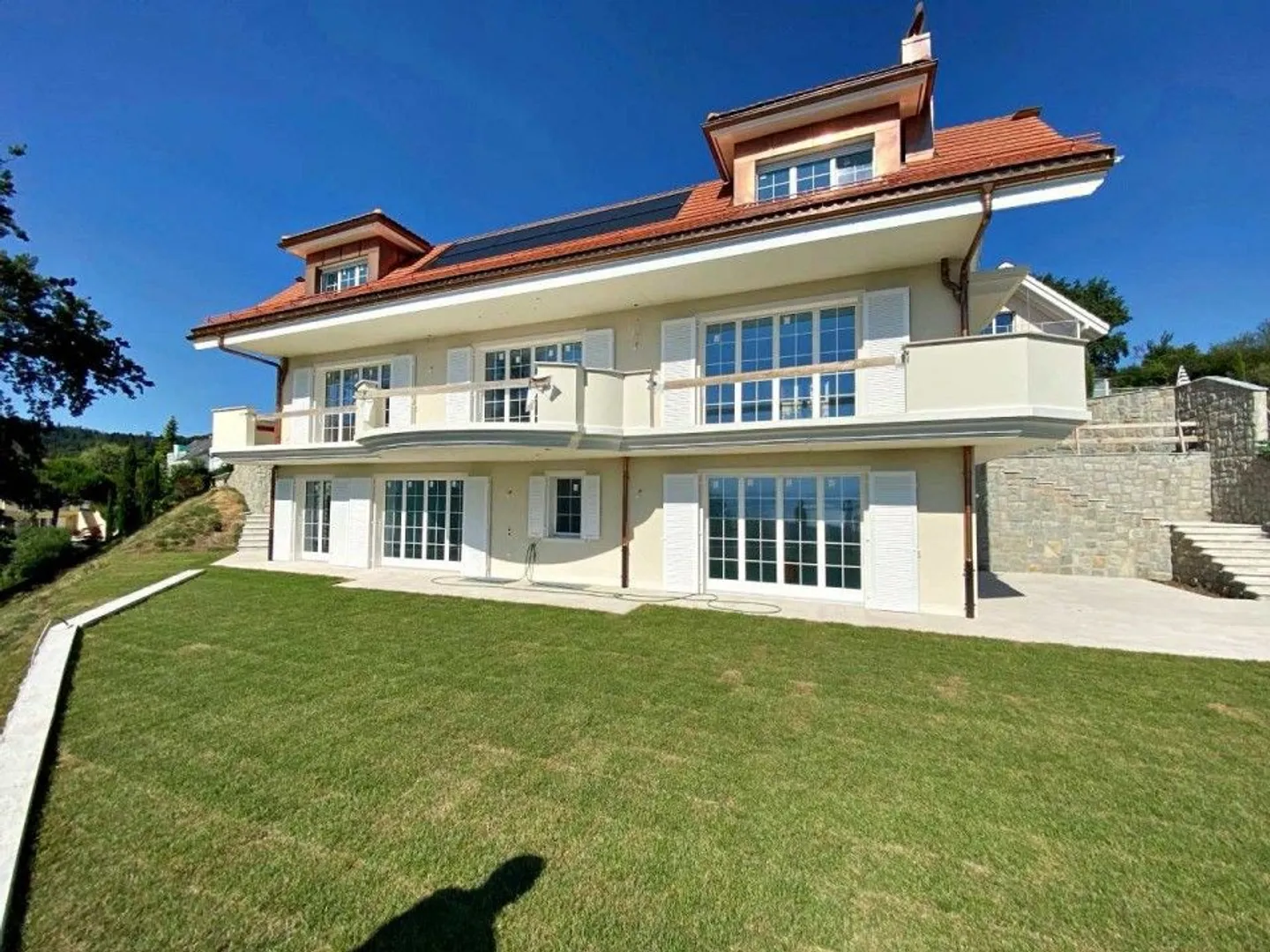 Magnifique Villa 7,5 pièces / 5 chambres / 4 salles de bains / Terrasse avec jardin - Photo 1 sur 13