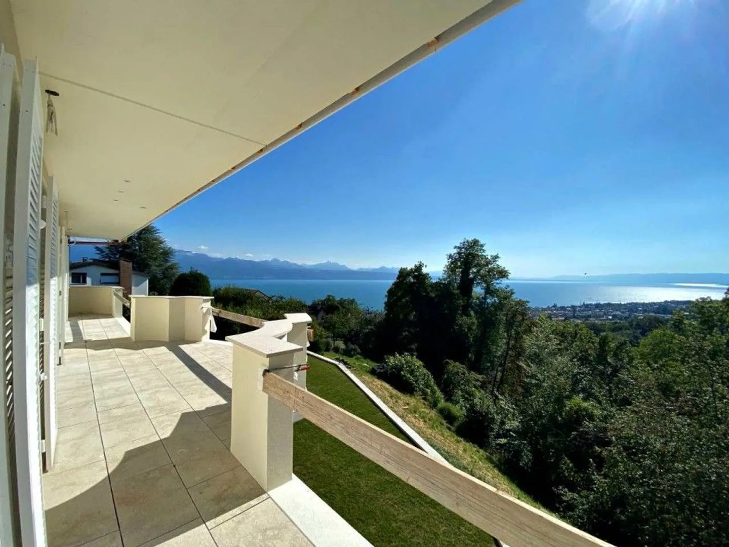 Magnifique Villa 7,5 pièces / 5 chambres / 4 salles de bains / Terrasse avec jardin - Photo 2 sur 13