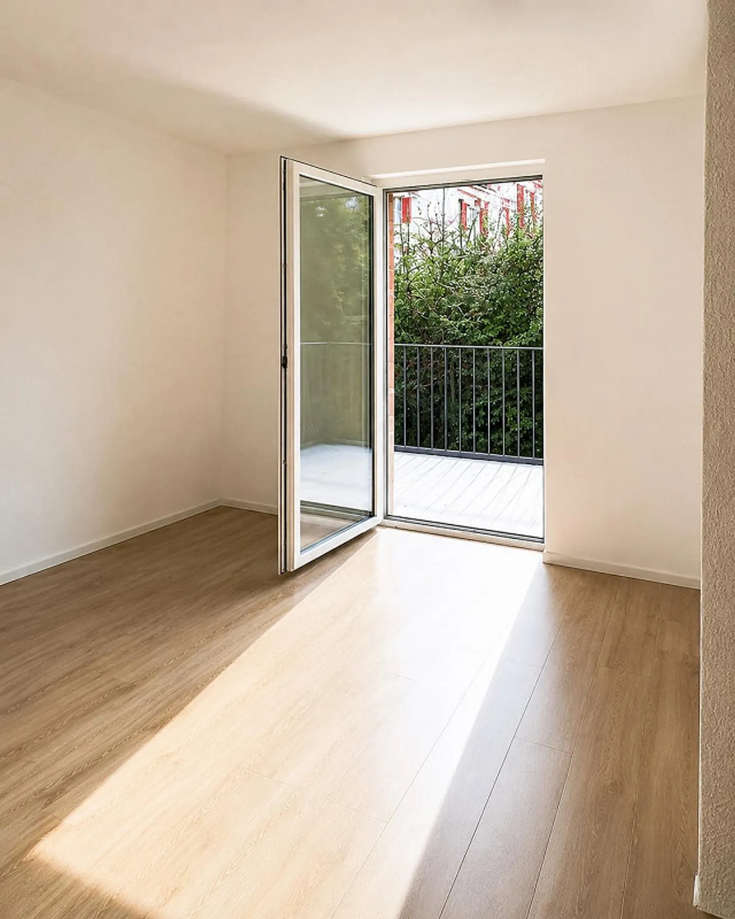 Spacious 2.5 Room Apartment - Near Cantonal Hospital - Photo 1 of 7